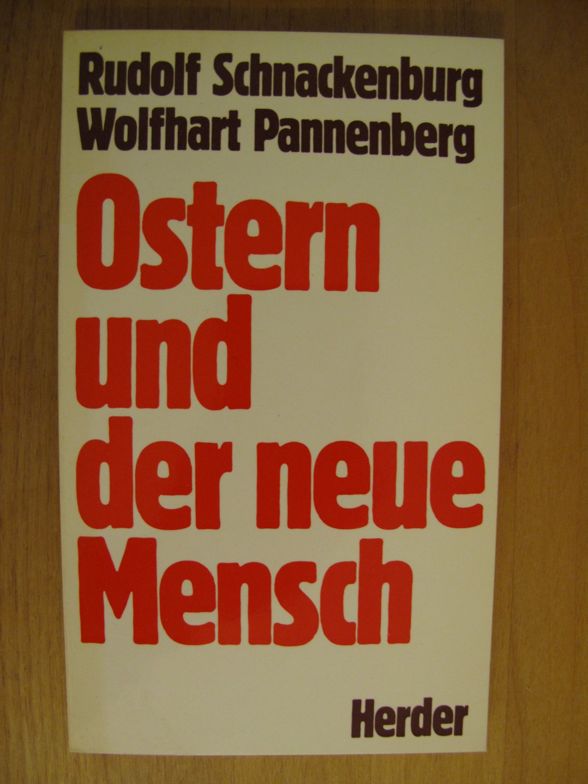 Ostern und der neue Mensch Schnackenburg, Rudolf und Pannenberg, Wolfhart. book
