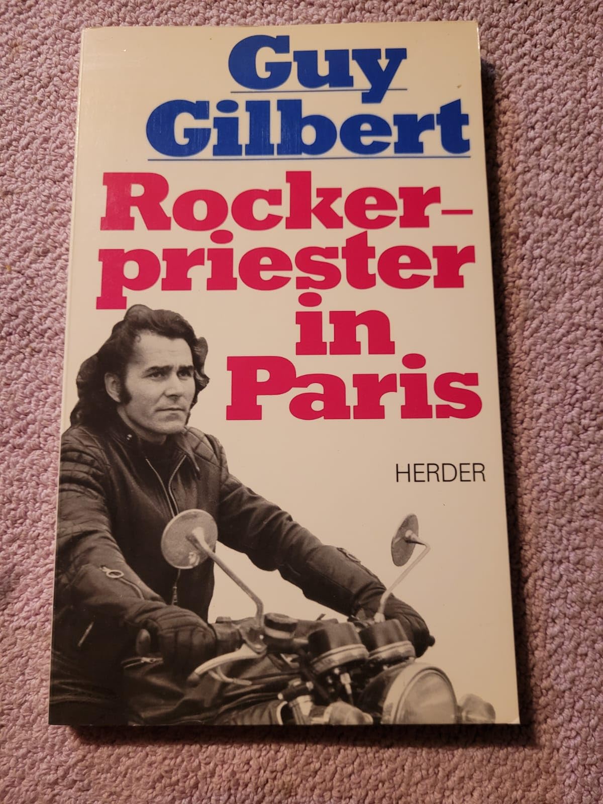 Rockerpriester in Paris Arts & Music