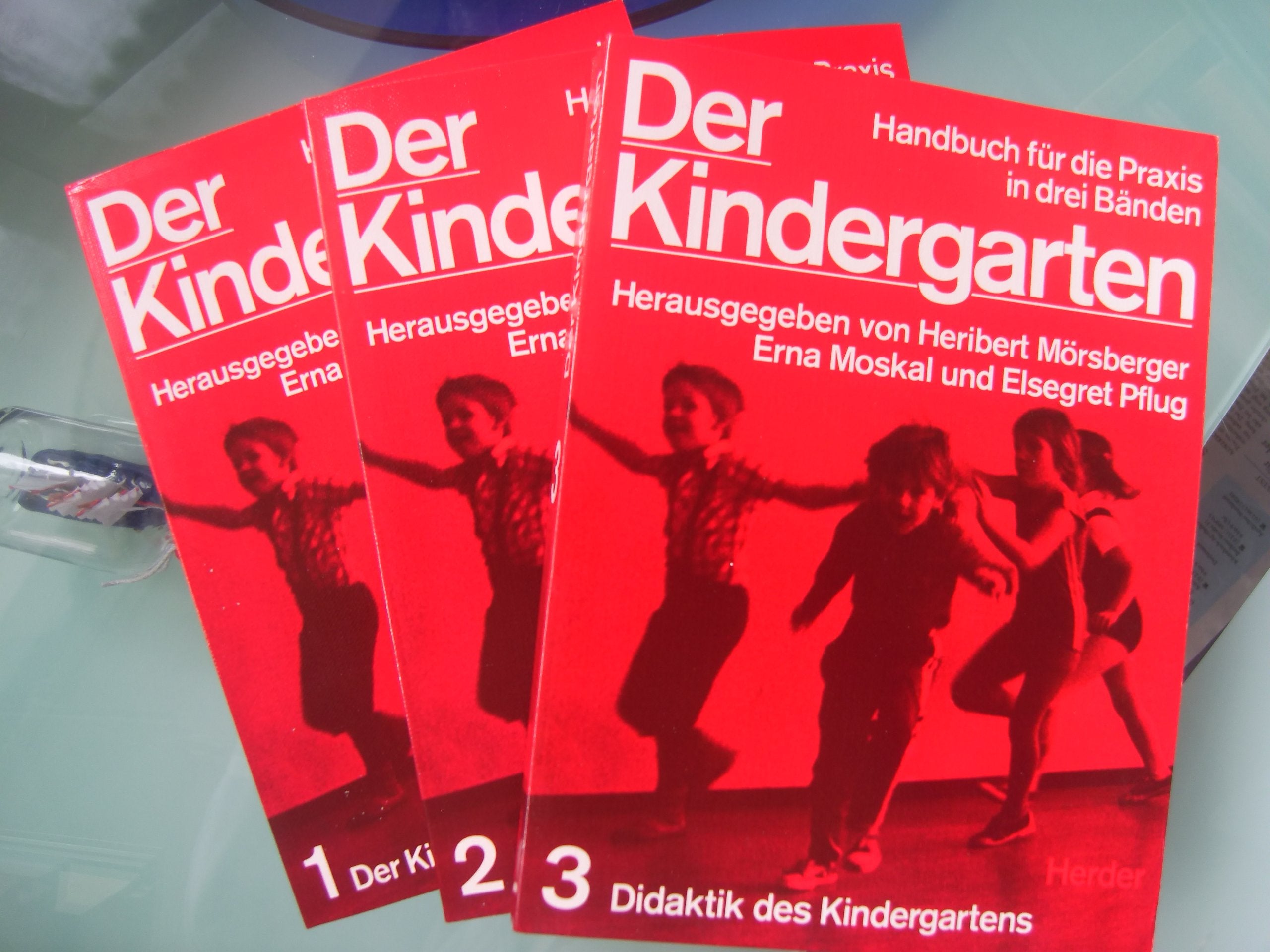 Der Kindergarten - Handbuch für die Praxis in drei Bänden: Der Kindergarten in der Gesellschaft, Das Kind im Kindergarten, Didaktik des Kindergartens. Books