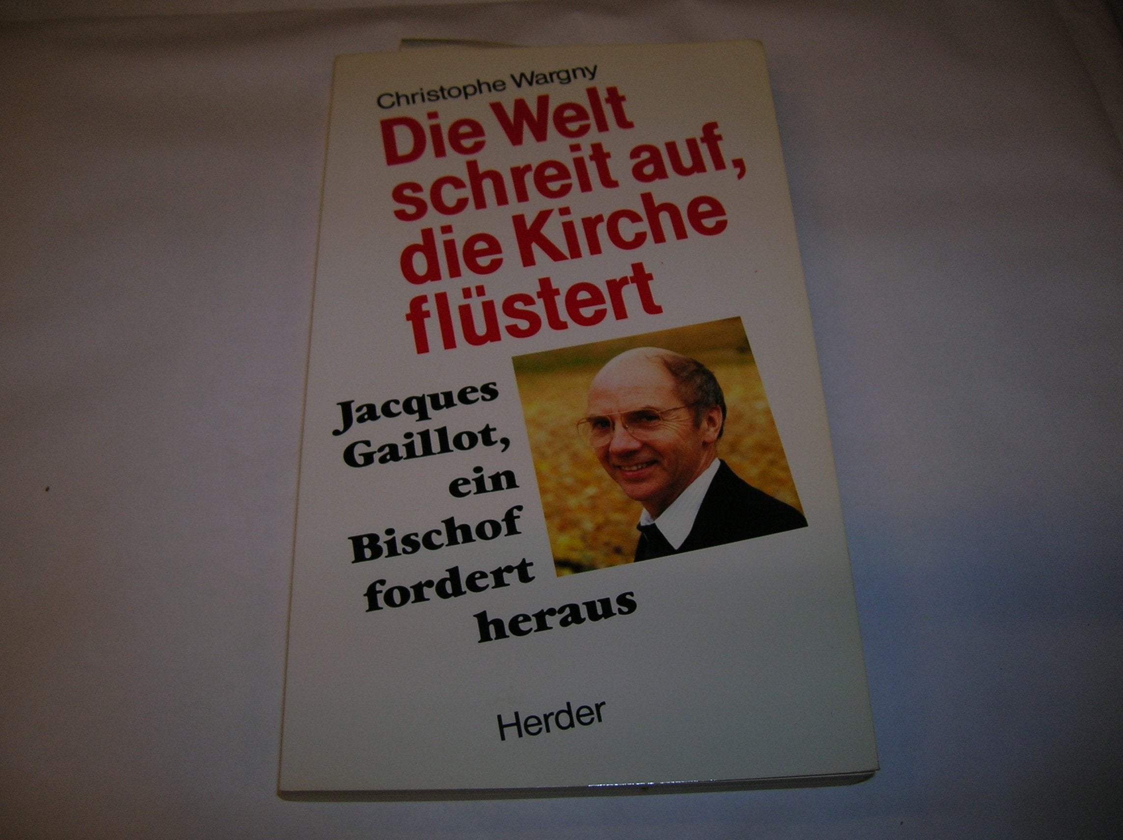Die Welt schreit auf, die Kirche flüstert Religion & Esotericism
