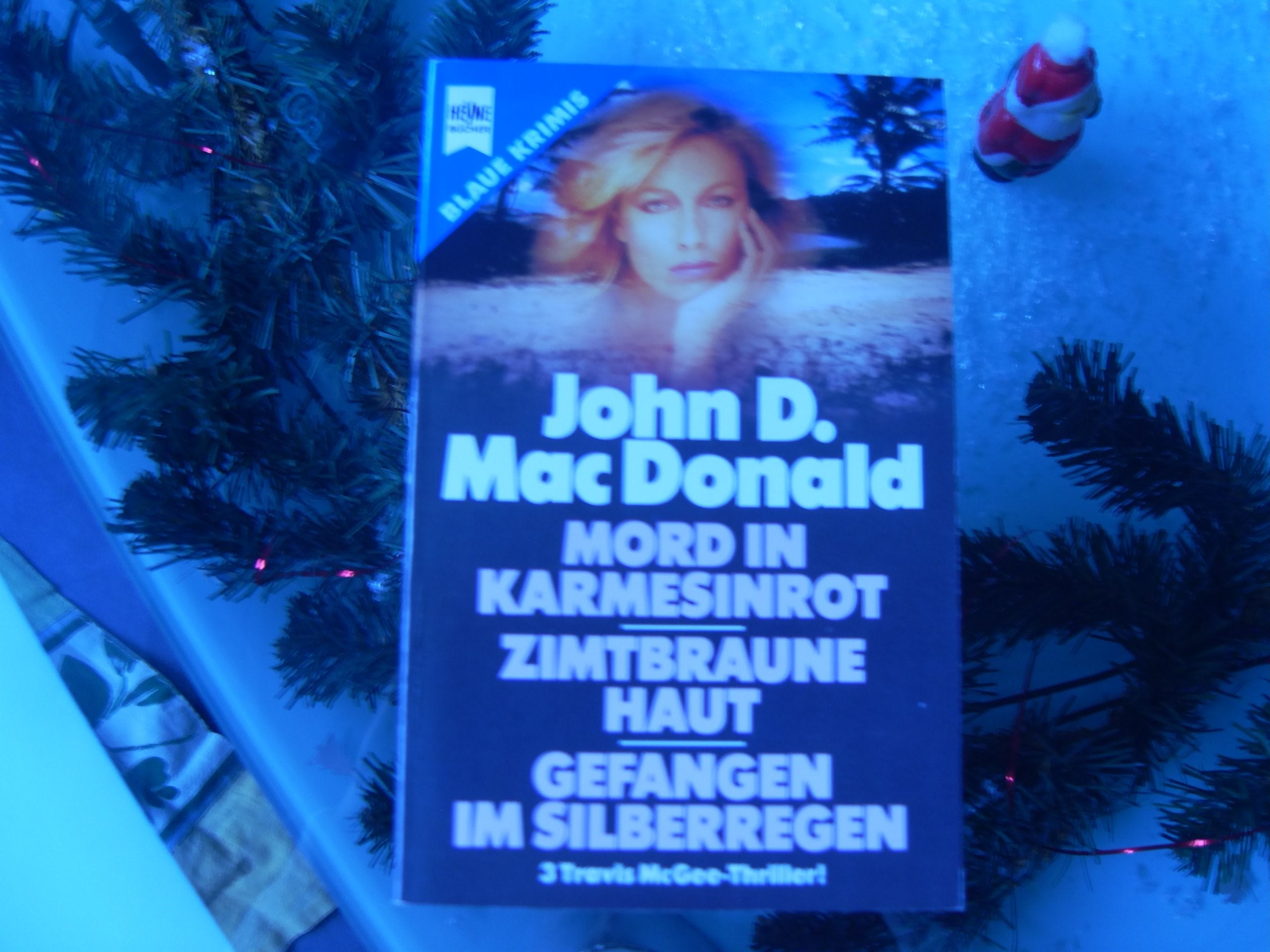 Mord in Karmesinrot / Zimtbraune Haut / Gefangen im Silberregen. 3 Travis McGee- Thriller. Books