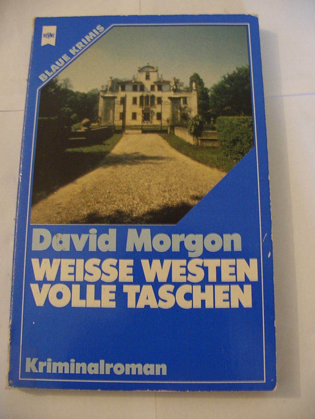 Weiße Westen, volle Taschen. Books