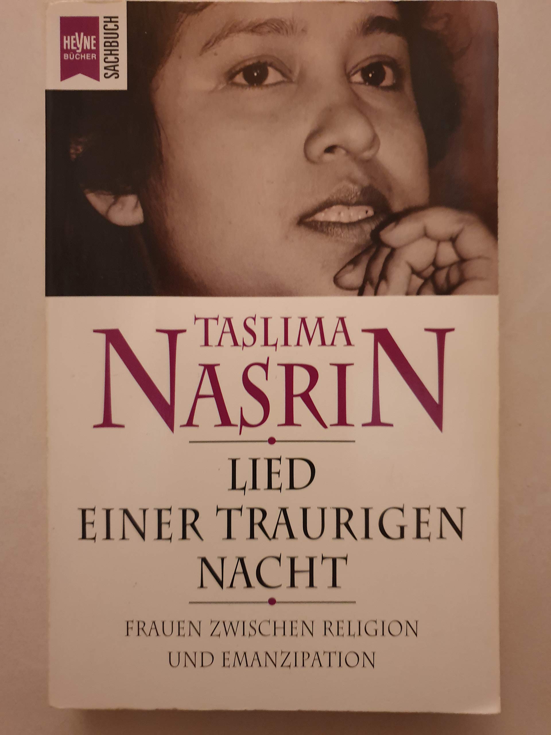 Lied einer traurigen Nacht Politics & Society