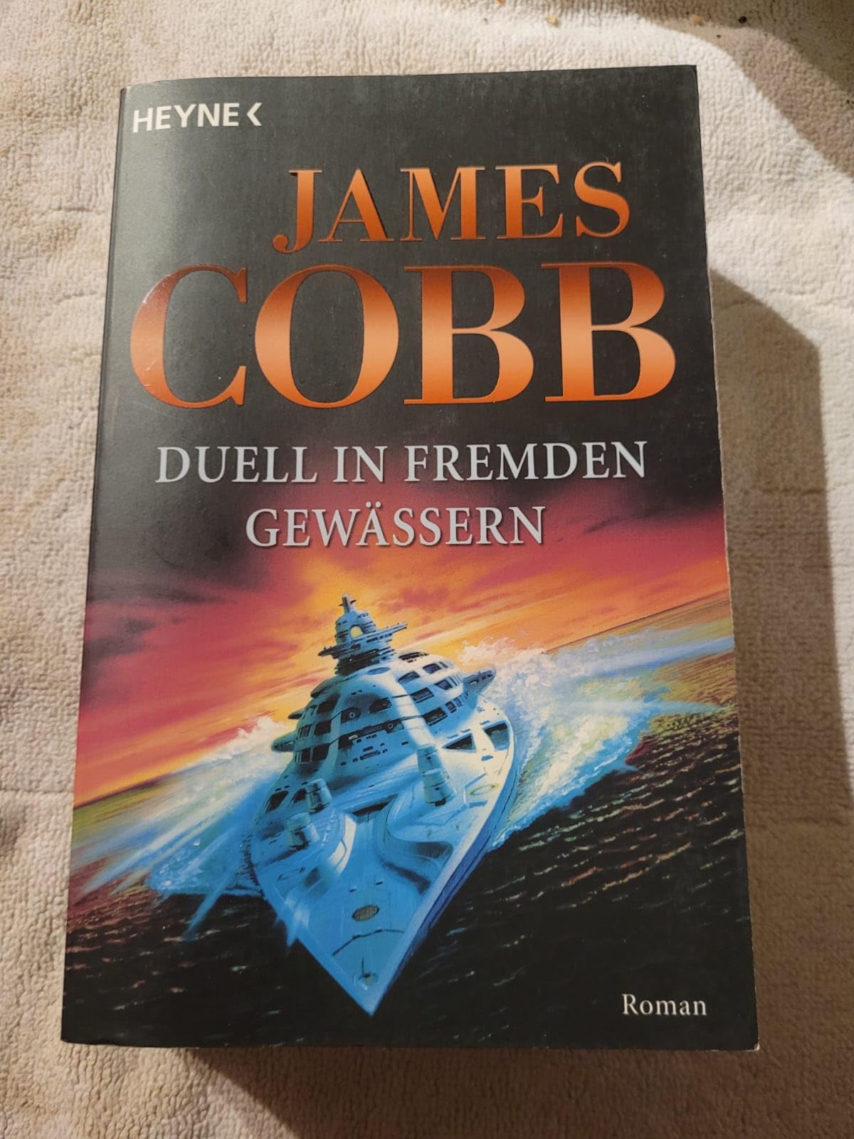 Duell in fremden Gewässern: Roman: Roman. Deutsche Erstausgabe Crime & Thrillers
