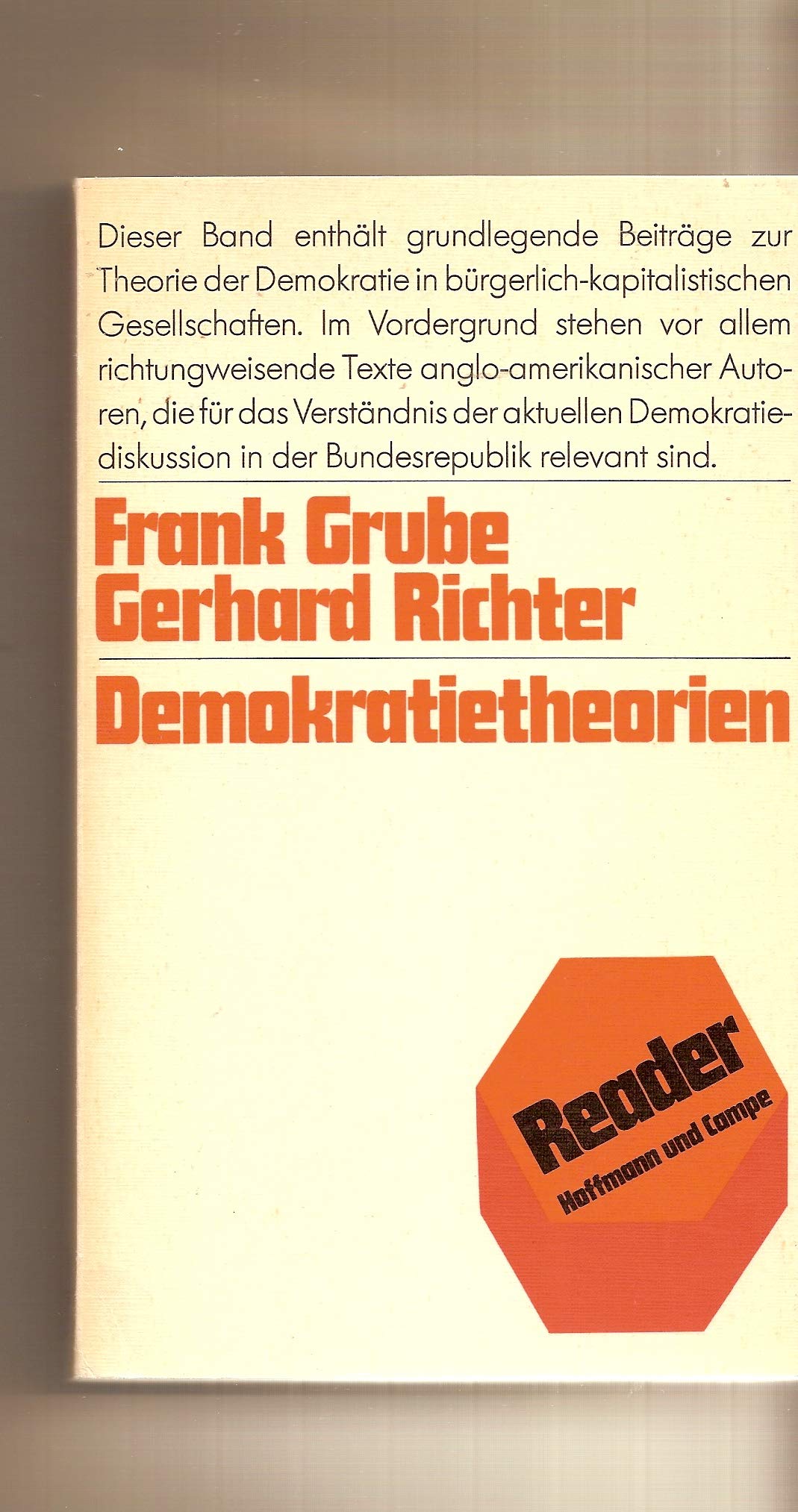 Demokratietheorien. Konzeptionen und Kontroversen Politics & History