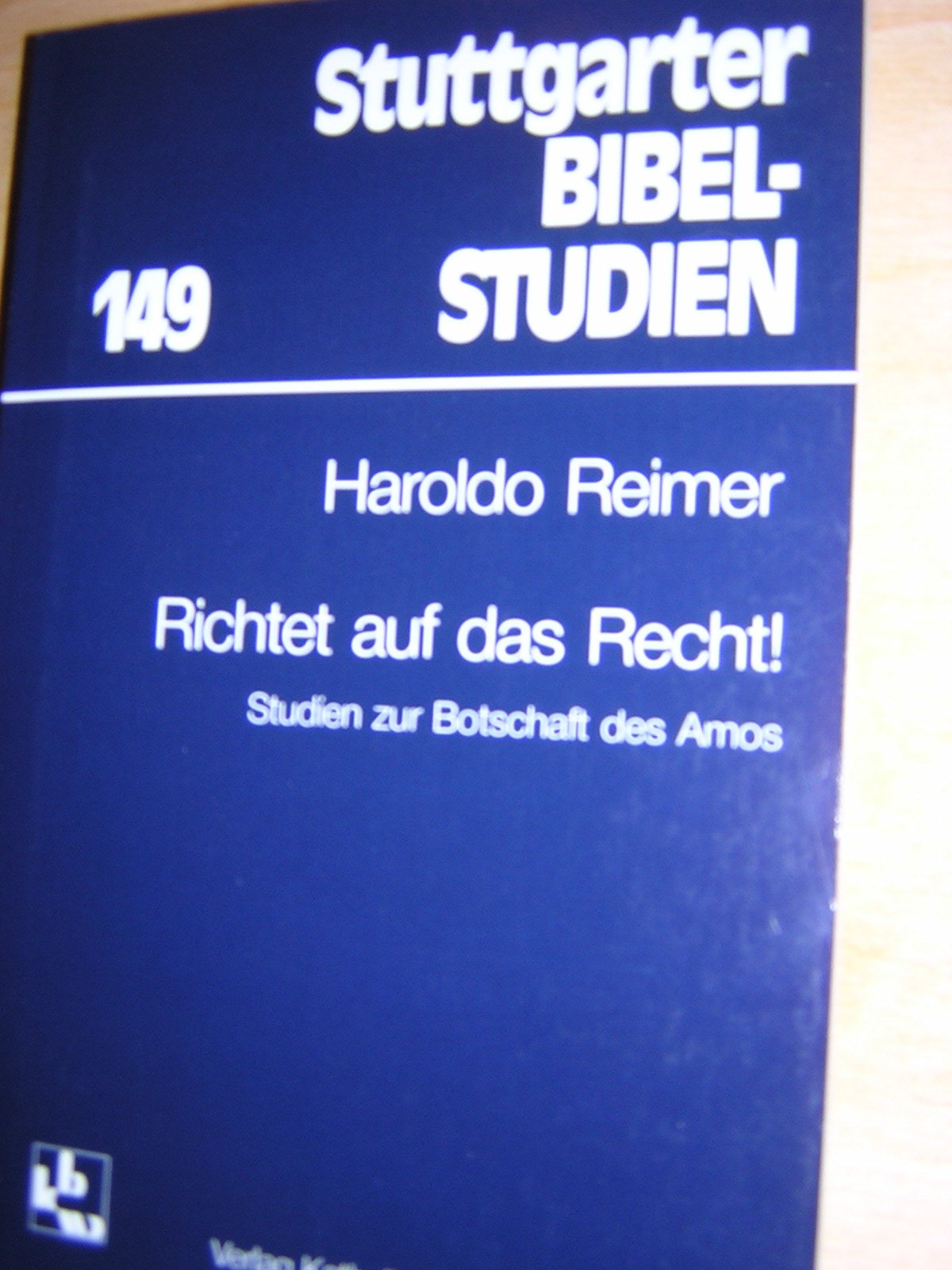 Richtet auf das Recht! : Studien zur Botschaft des Amos. Stuttgarter Bibelstudien ; Bd. 149 book