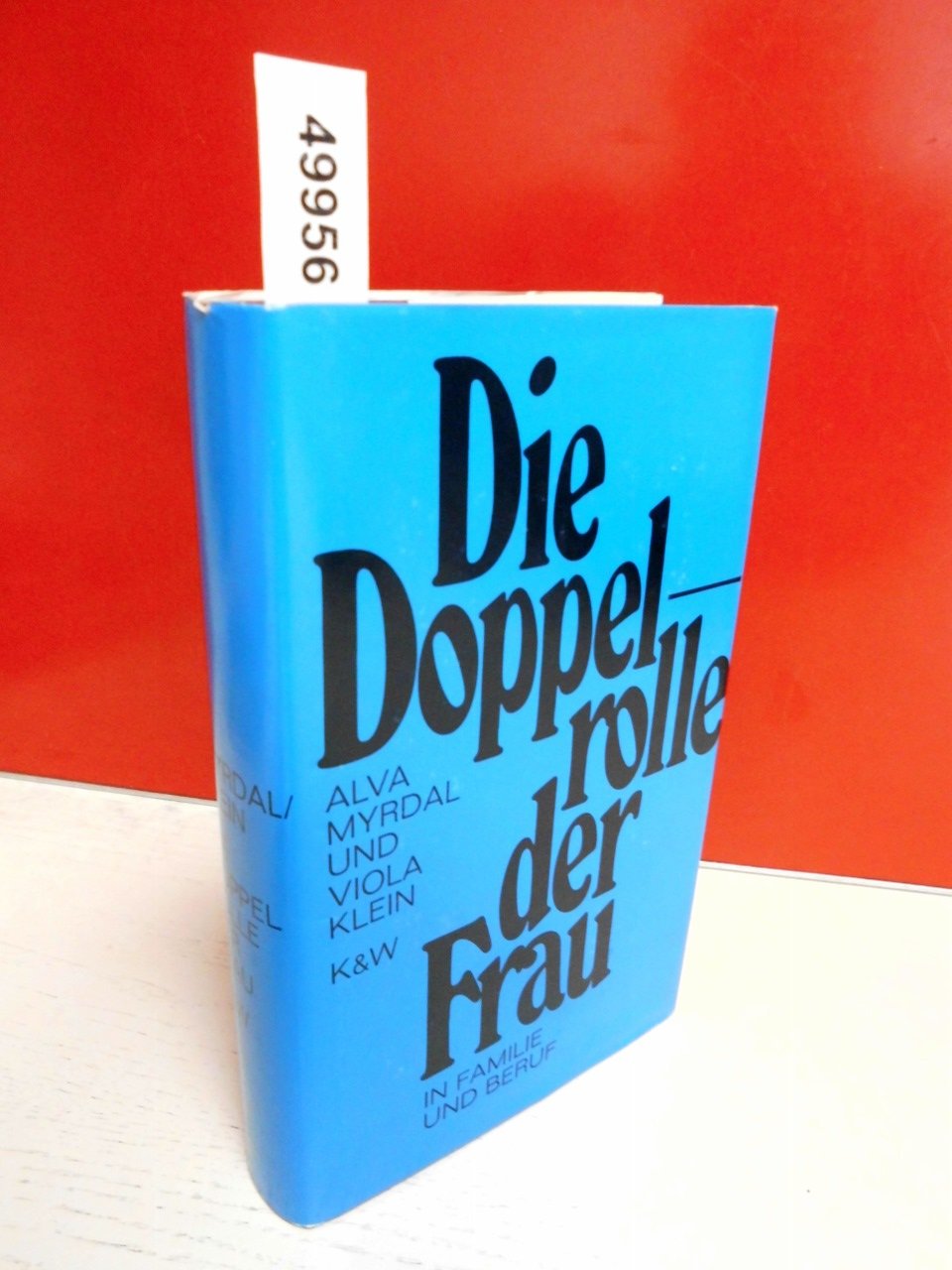 Die Doppelrolle der Frau in Familie und Beruf book