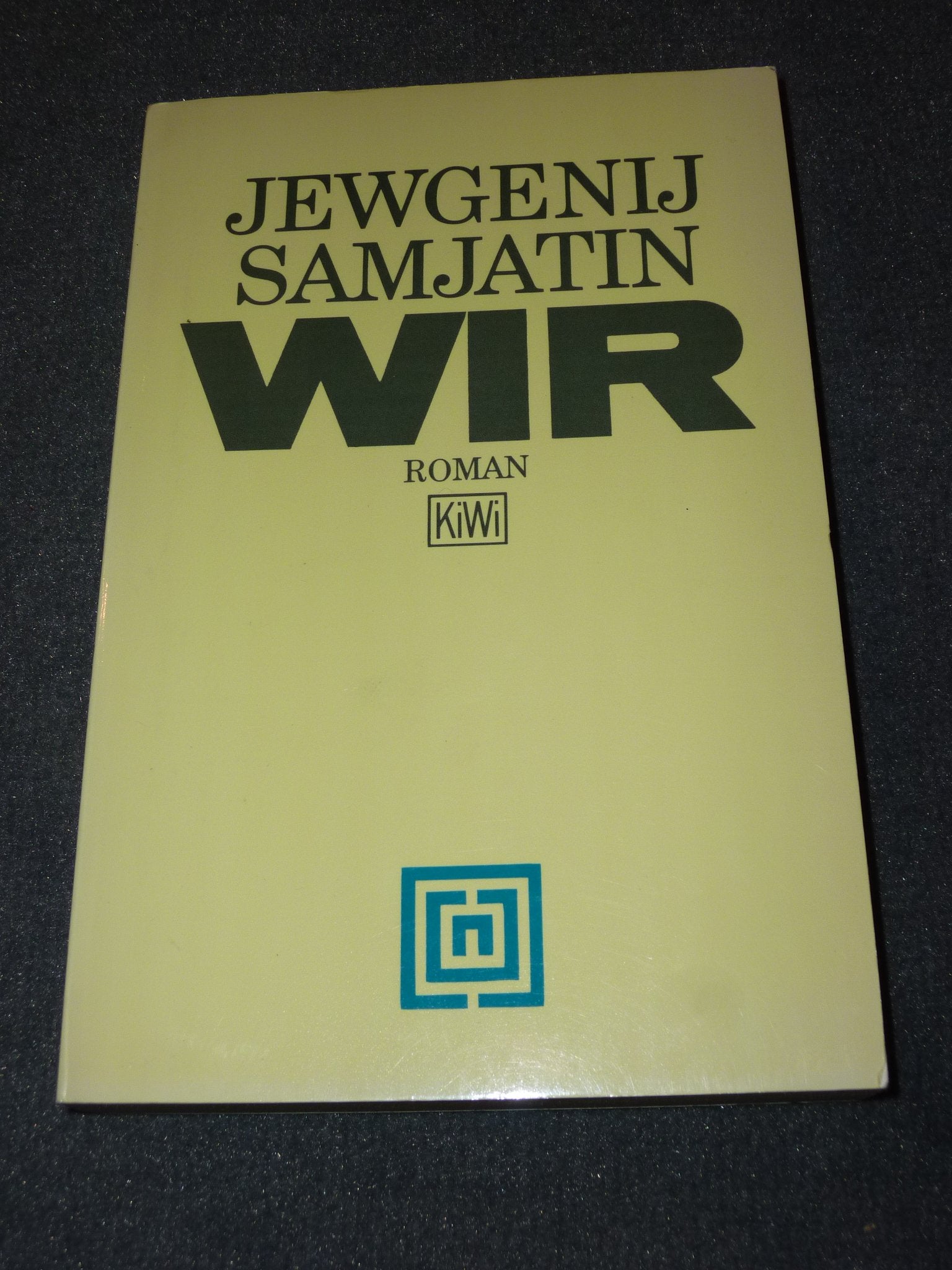 Wir: Roman, Mit dem Essay Über die Literatur und die Revolution Classics