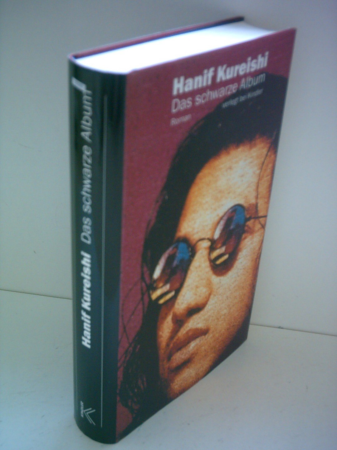 Das schwarze Album. Contemporary literature