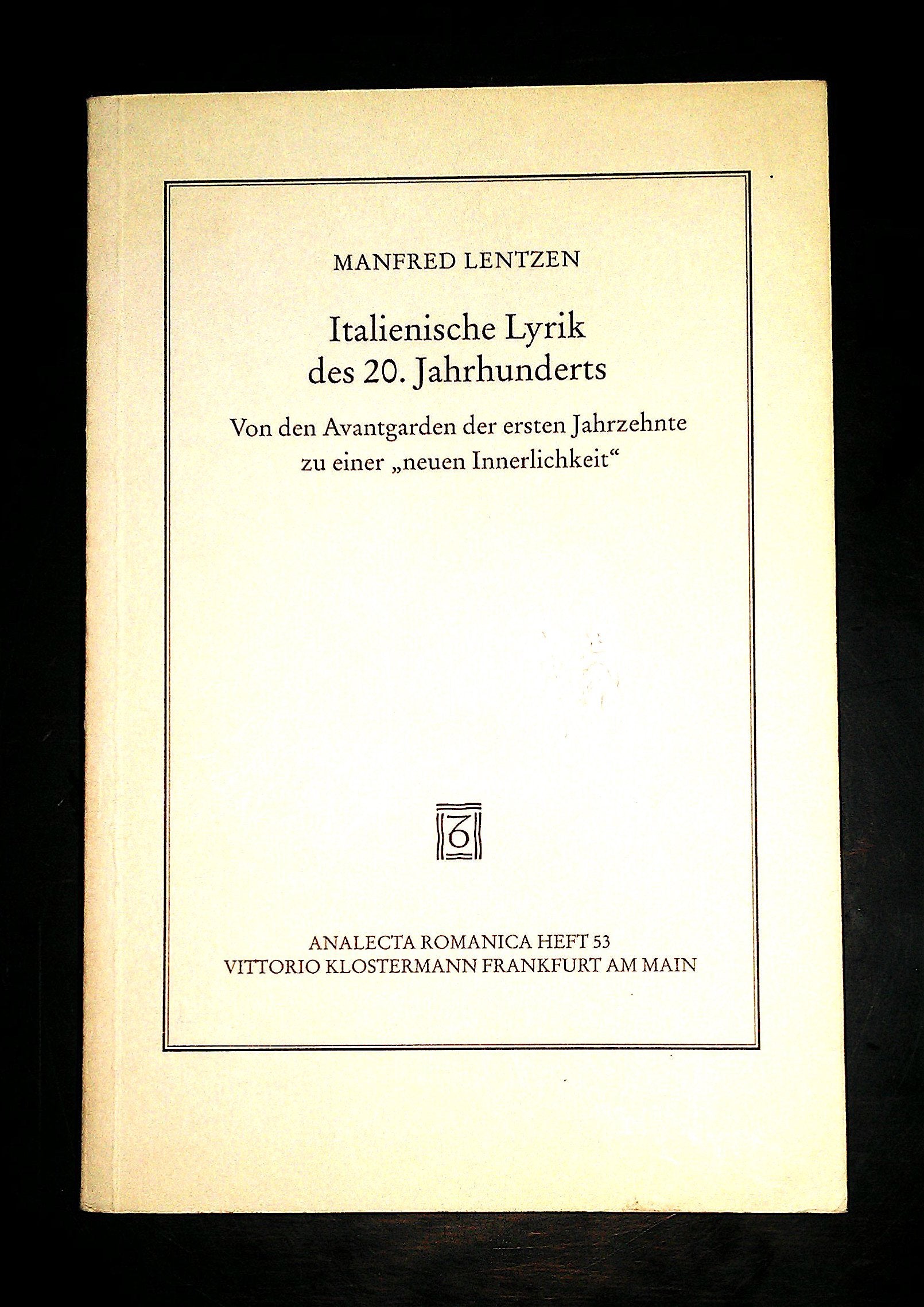 Italienische Lyrik des 20. Jahrhunderts: Von den Avantgarden der ersten Jahrzehnte zu einer "neuen Innerlichkeit" (Analecta Romanica, Band 53) Poetry