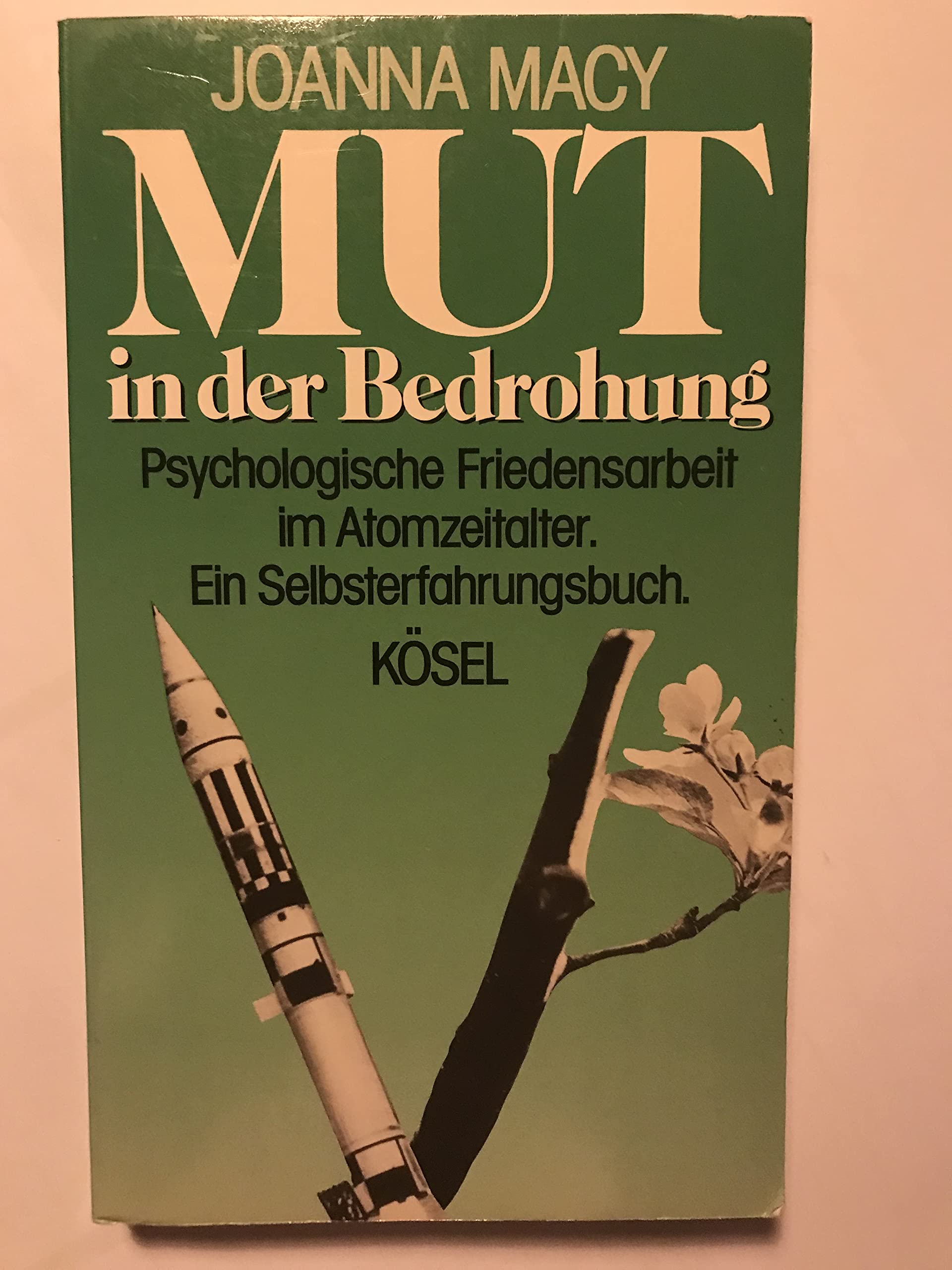 Mut in der Bedrohung. Psychologische Friedensarbeit im Atomzeitalter book