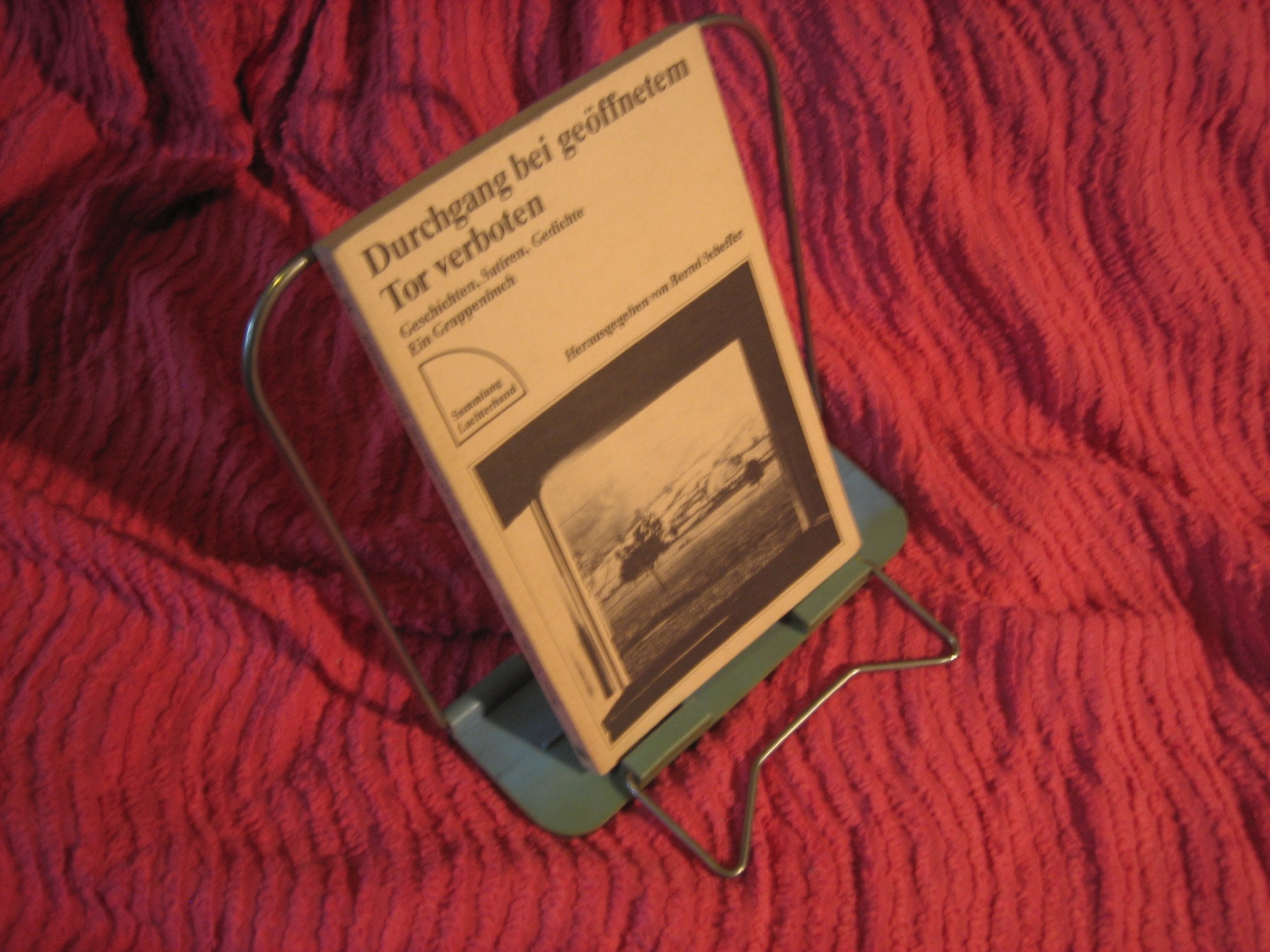 Durchgang bei geöffnetem Tor verboten. Geschichten, Satiren, Gedichte. Ein Gruppenbuch. TB SL 444 Orginalausgabe. - 128 S. (pages) Books