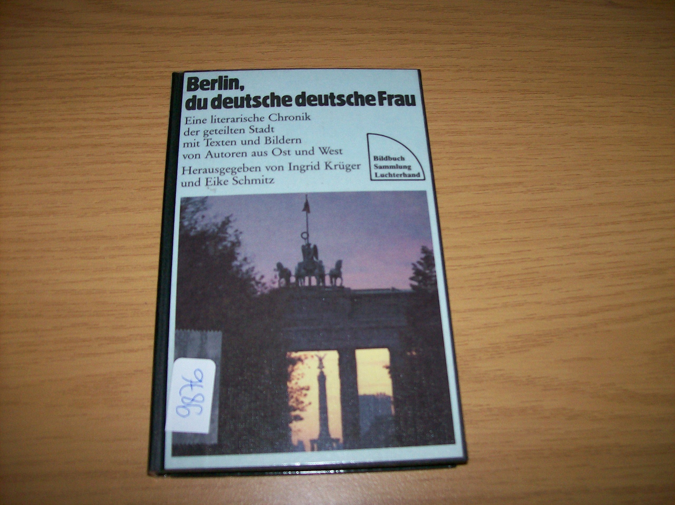 Berlin, du deutsche deutsche Frau : e. literar. Chronik d. geteilten Stadt mit Texten u. Bildern von Autoren aus Ost und West. Books
