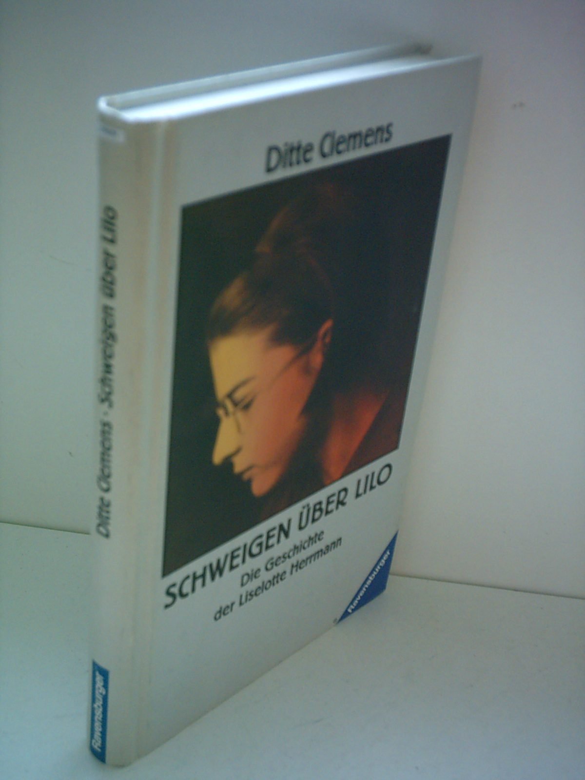 Schweigen über Lilo: Die Geschichte der Liselotte Herrmann (Jugendliteratur ab 12 Jahre) German history