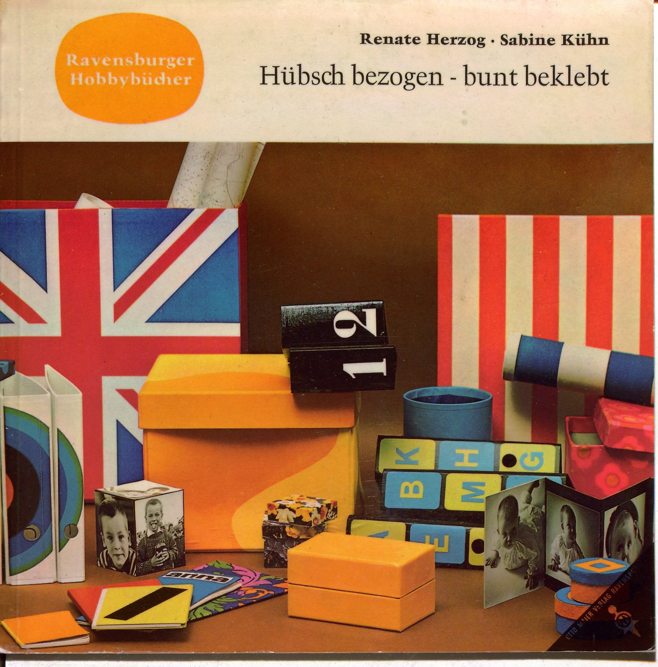 Product Image: Hübsch bezogen, bunt beklebt. Mit Stoff, Papier, Leder und vielen anderen Materialien