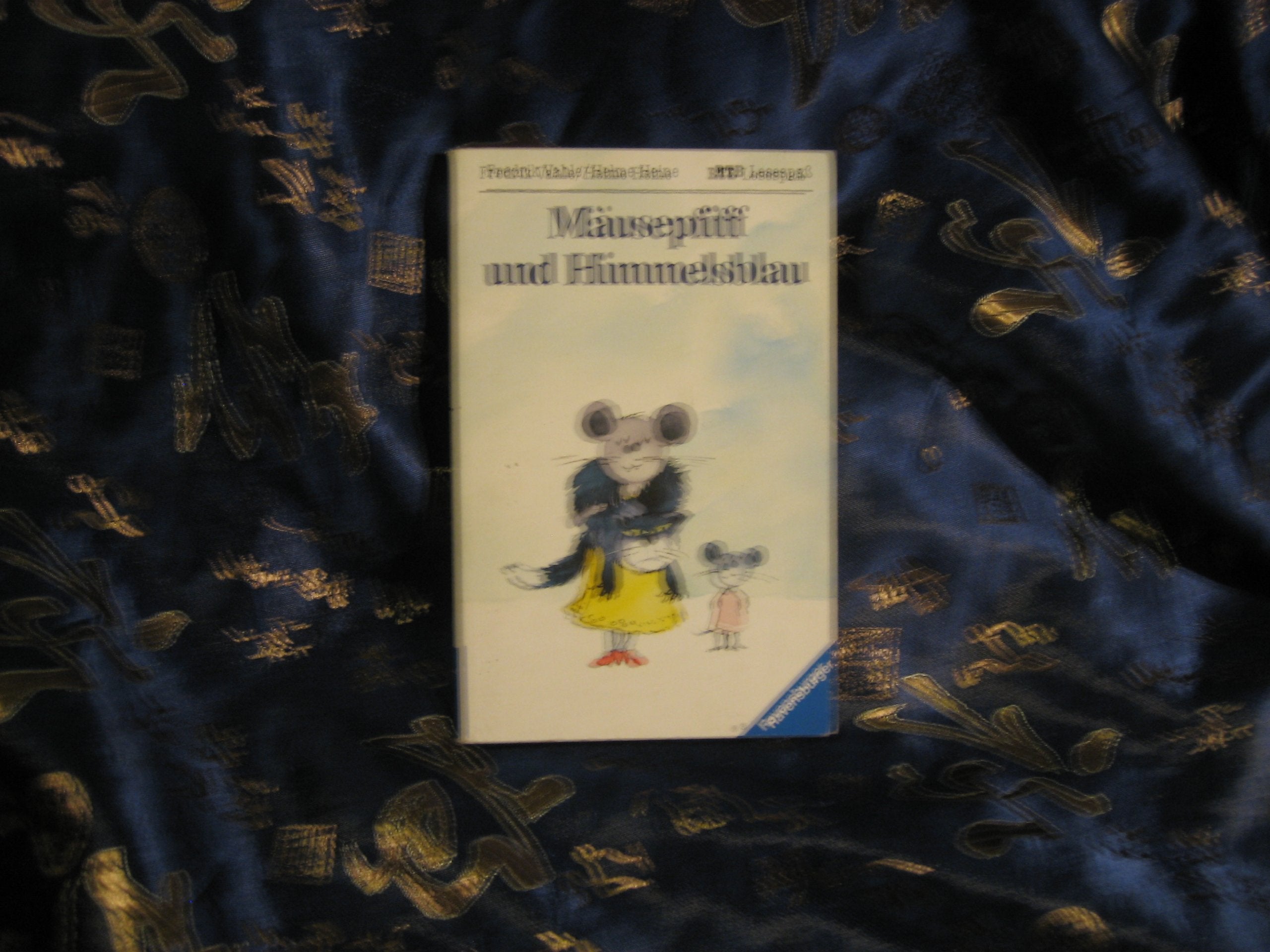 Mäusepfiff und Himmelsblau: Geschichten, Lieder, Spiele, Gedichte Books
