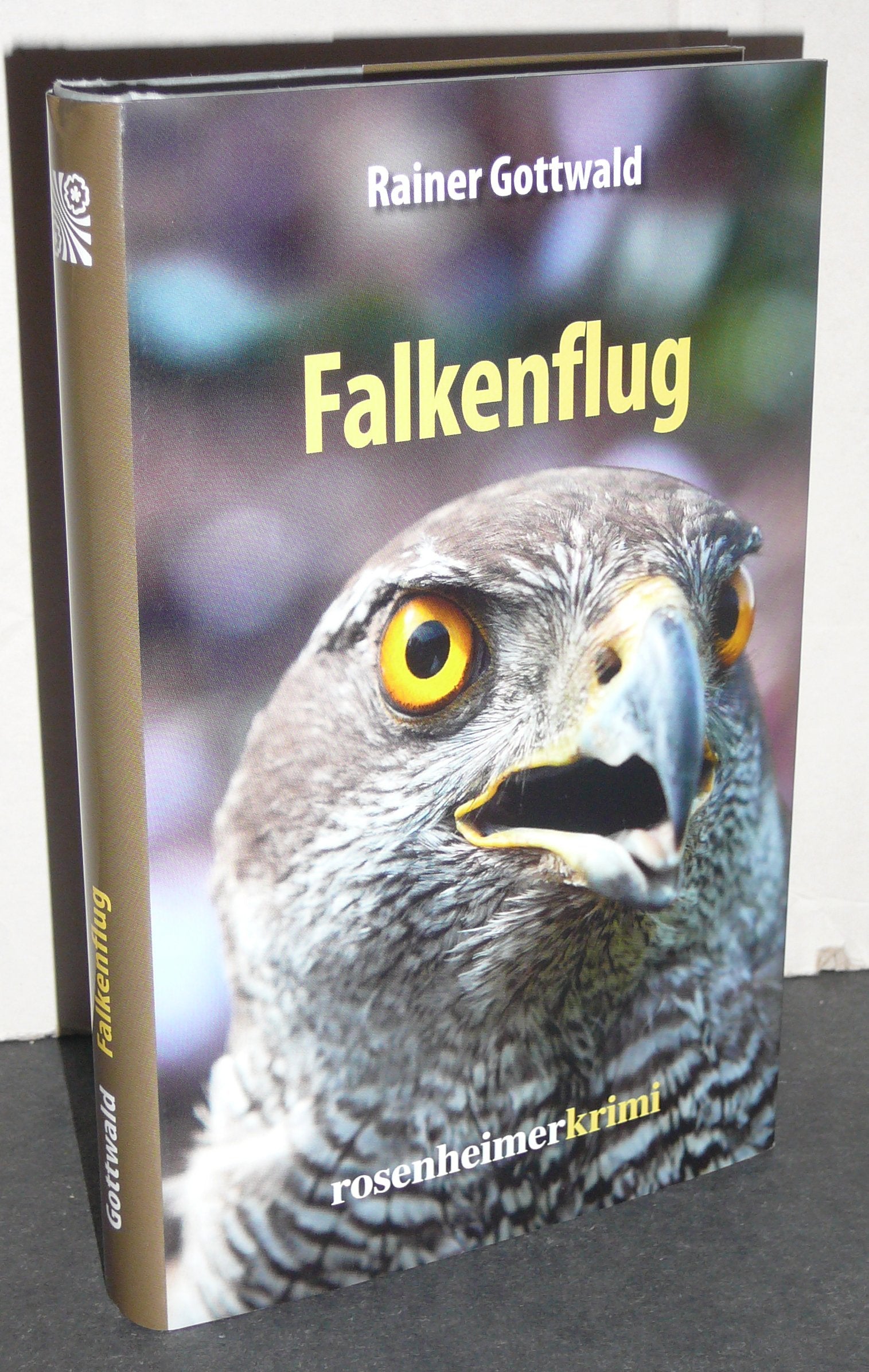 Falkenflug - Kriminalroman. Books