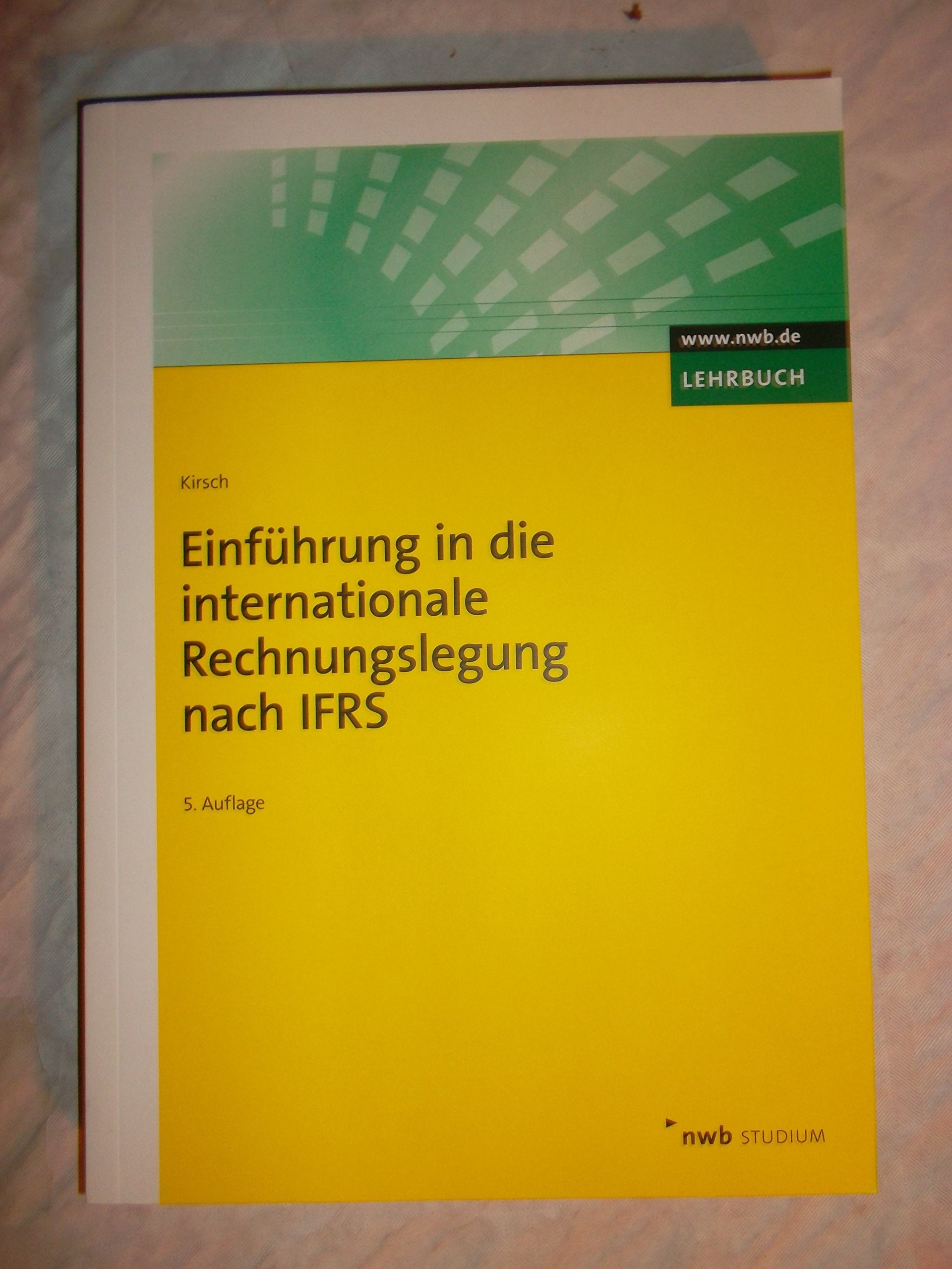 Einführung in die internationale Rechnungslegung nach IFRS (NWB Studium Betriebswirtschaft) Law