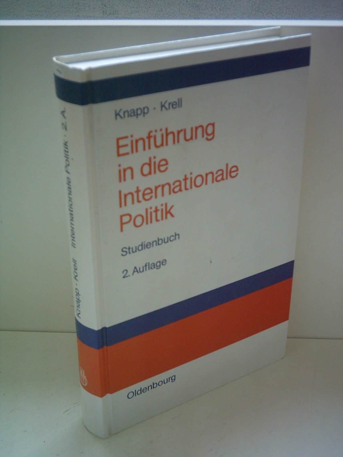 Einführung in die Internationale Politik: Studienbuch Politics & History