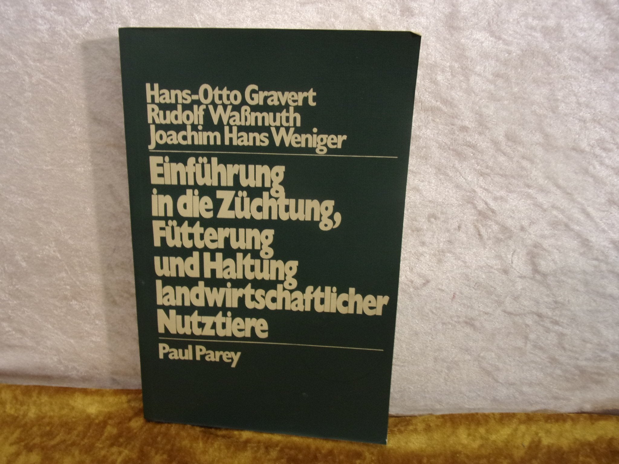 Einführung in die Züchtung, Fütterung und Haltung landwirtschaftlicher Nutztiere Natural Sciences