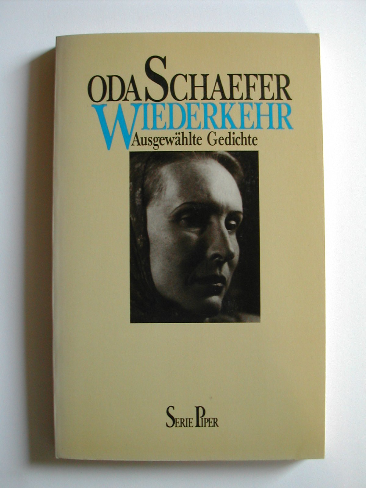 Wiederkehr: Ausgewählte Gedichte (Piper Taschenbuch) Books