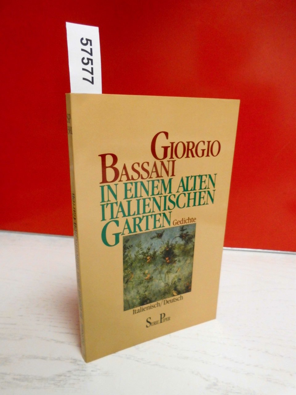 In einem alten italienischen Garten: Gedichte. Italienisch /Deutsch (Piper Taschenbuch) Foreign Languages ​​& Dictionaries