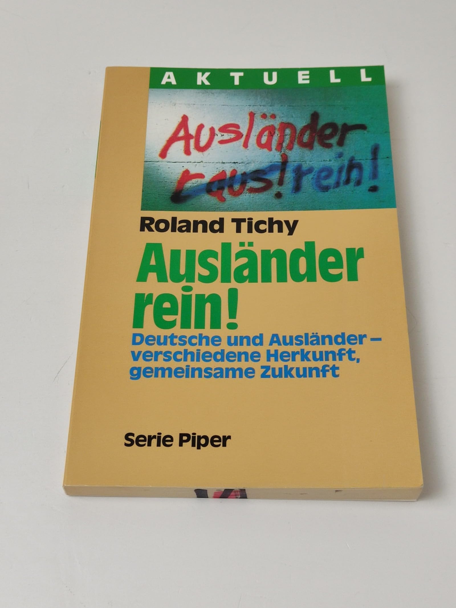 Ausländer rein!: Deutsche und Ausländer - verschiedene Herkunft, gemeinsame Zukunft (Piper Taschenbuch) Foreign Languages ​​& Dictionaries