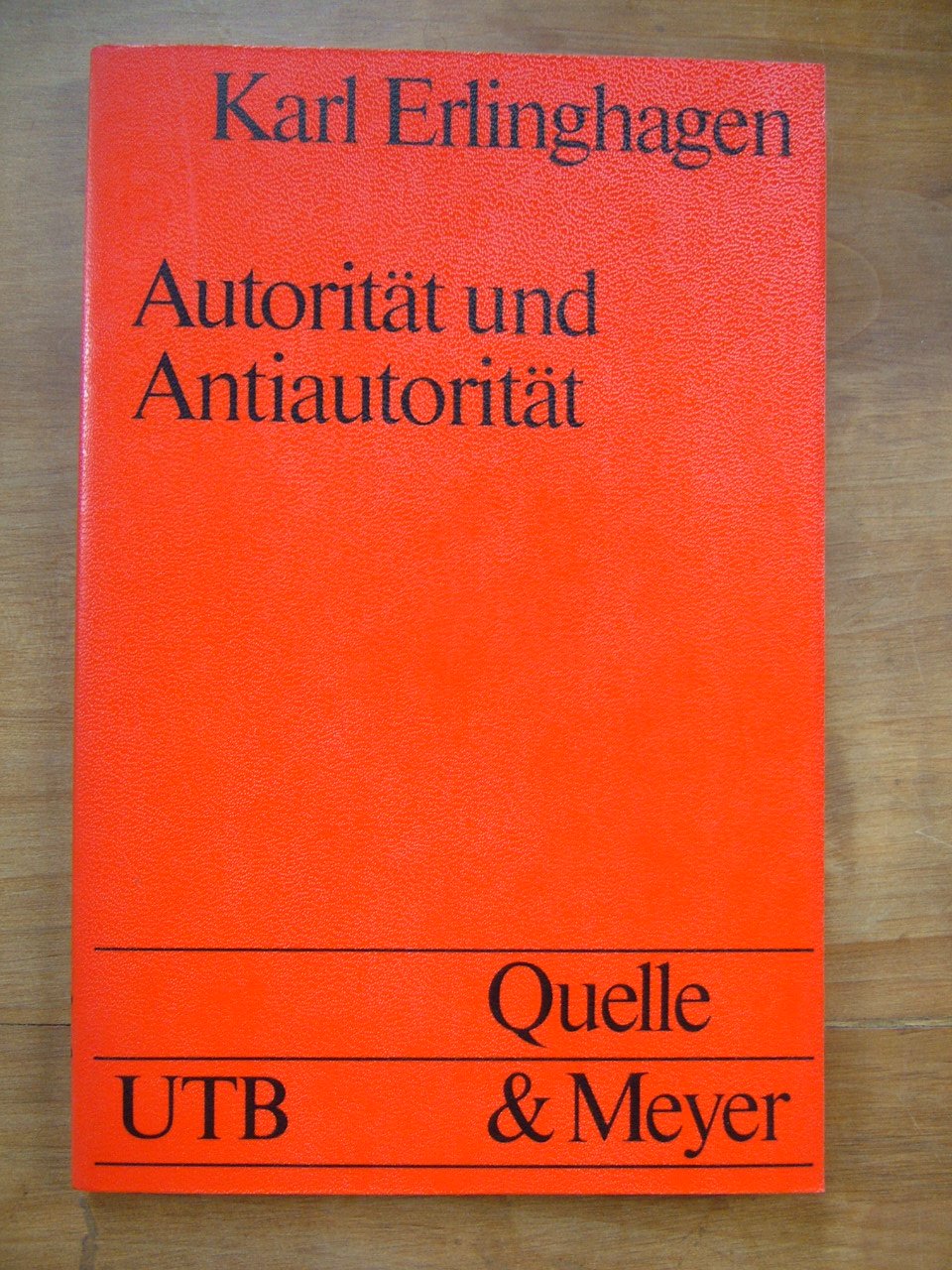 Autorität und Antiautorität. Erziehung zwischen Bindung und Emanzipation Books