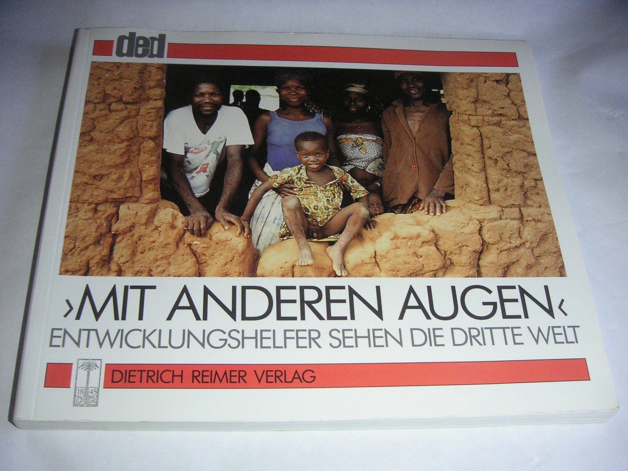Mit anderen Augen: Entwicklungshelfer sehen die "Dritte Welt" (Reflektierte Praxis: DED-Beiträge zur Entwicklungspolitik) Law