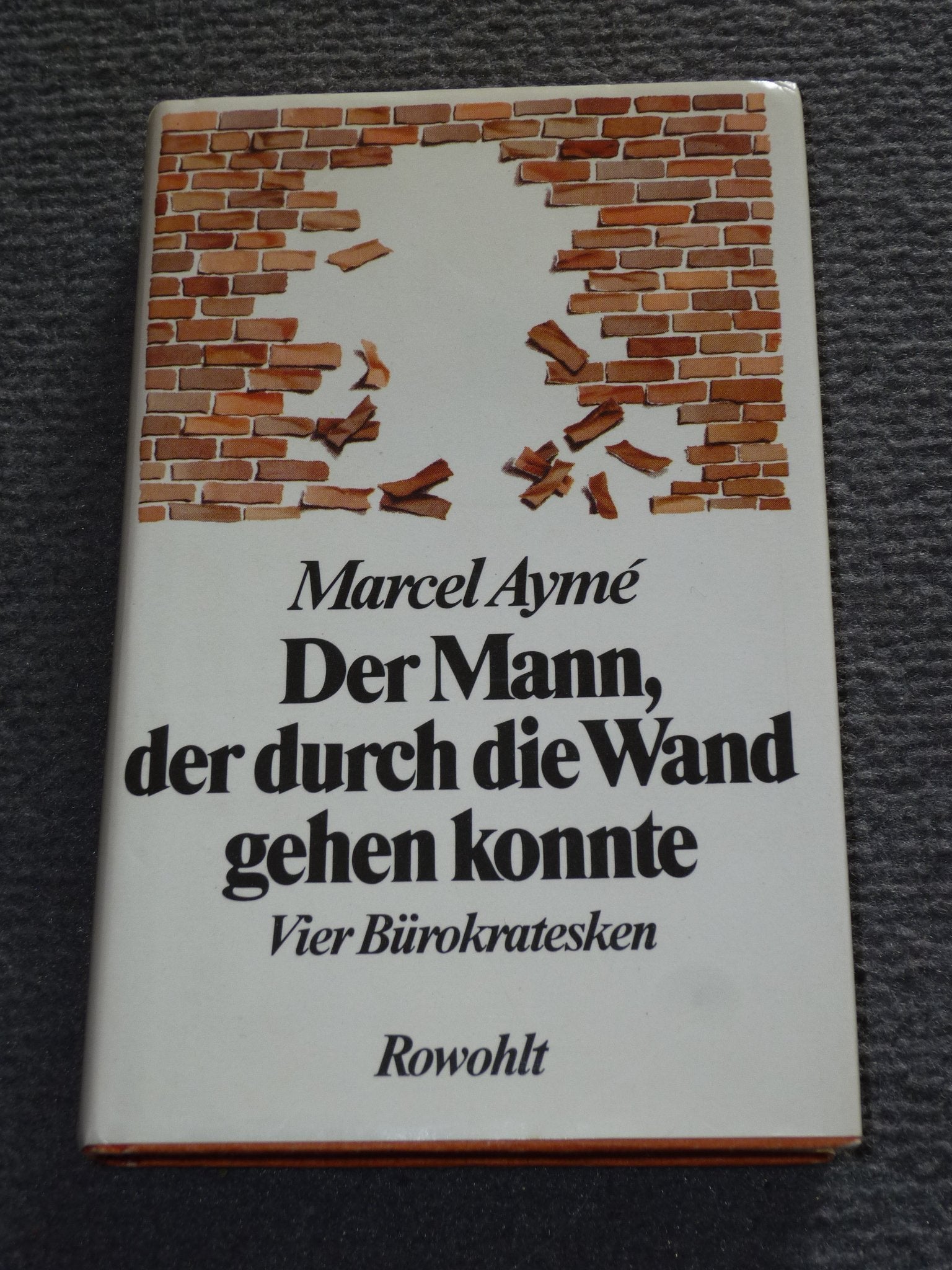 Der Mann, der durch die Wand gehen konnte. Vier Bürokratesken Books