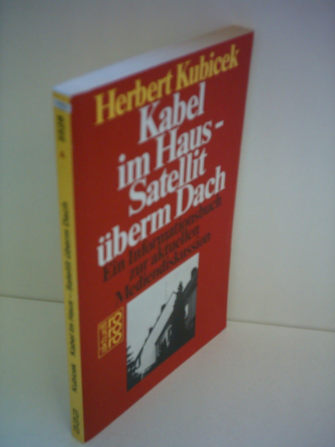 Kabel im Haus - Satellit überm Dach: Ein Informationsbuch zur aktuellen Mediendiskussion (rororo aktuell) Books
