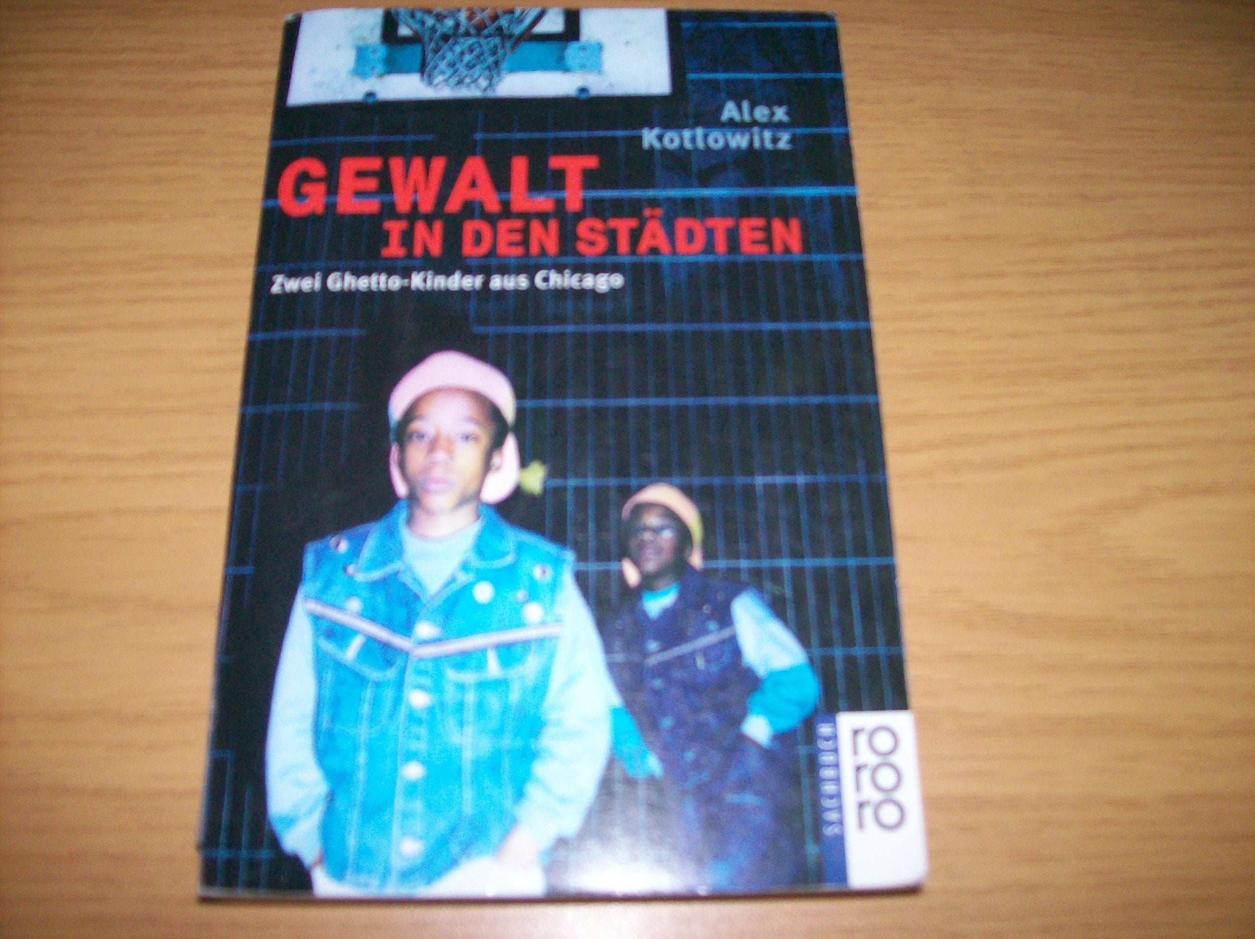 Gewalt in den Städten. Zwei Ghetto-Kinder aus Chicago. (rororo sachbuch) Books