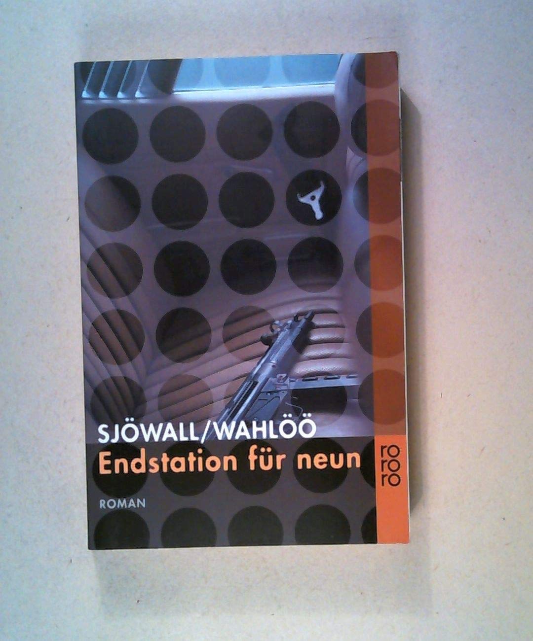 Endstation für neun: Ein Kommissar-Beck-Roman.: Schweden-Krimi (Martin Beck ermittelt, Band 4) Contemporary literature Books
