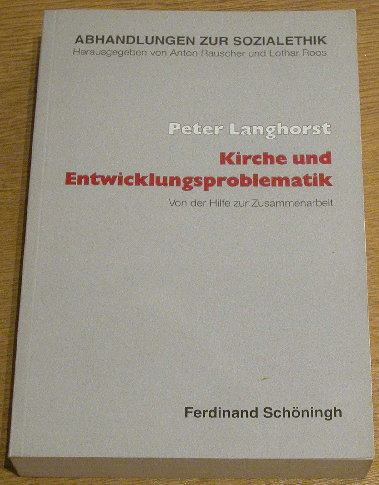 Kirche und Entwicklungsproblematik: Von der Hilfe zur Zusammenarbeit (Abhandlungen zur Sozialethik) Religion & Esotericism