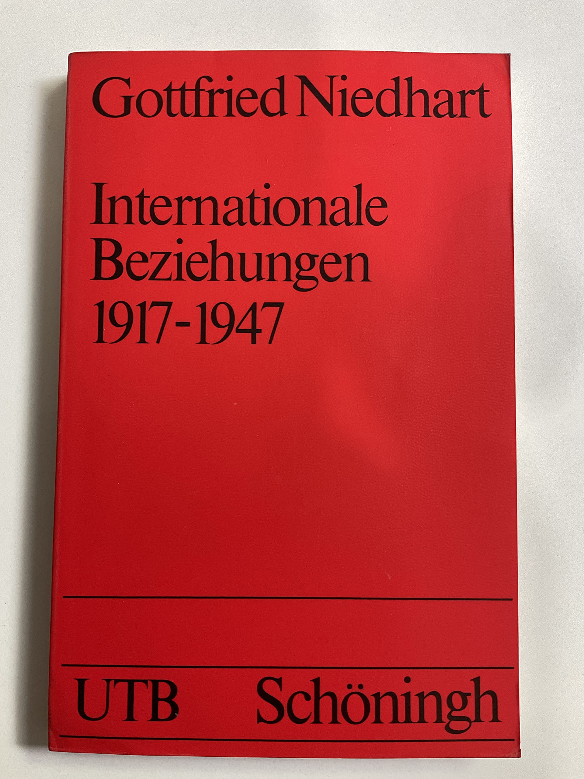 Internationale Beziehungen 1917-1947 (Uni-Taschenbucher) (German Edition) book