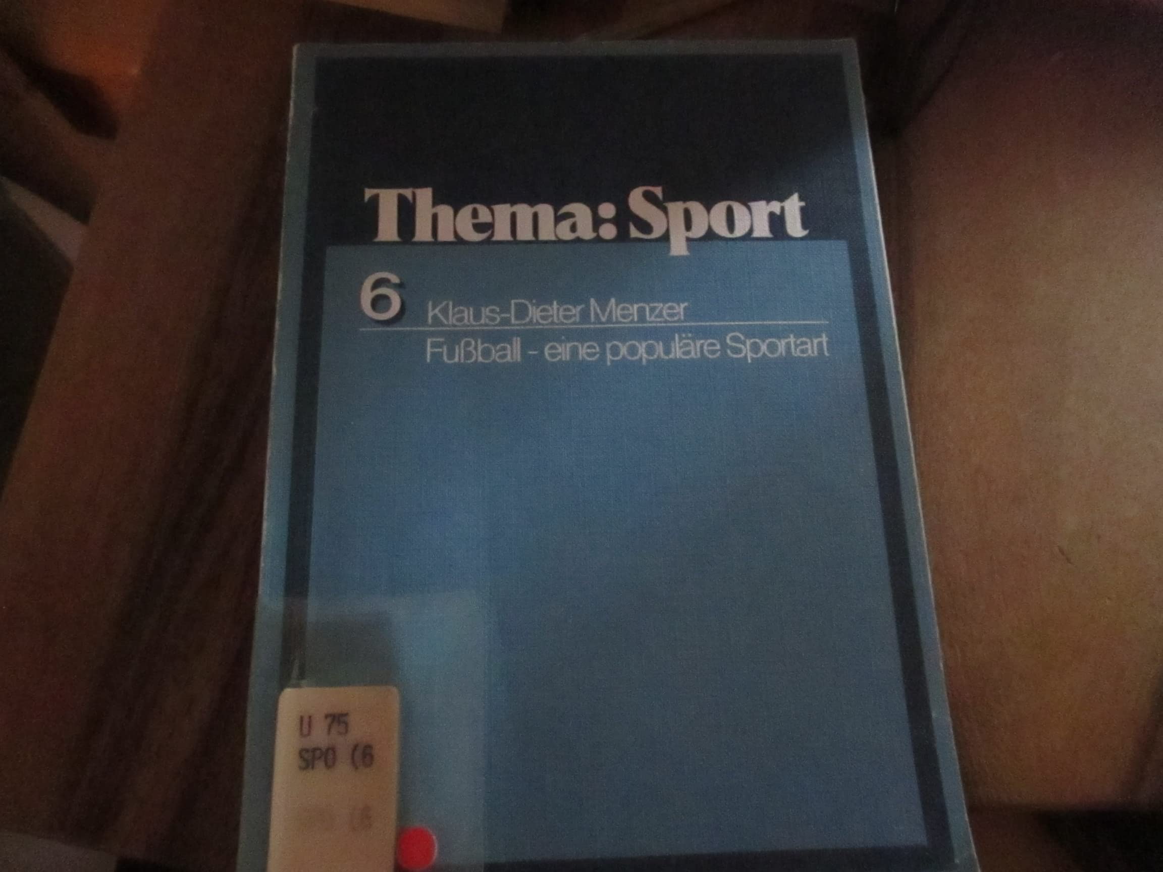 Fussball, eine populäre Sportart. (= Thema Sport, Band 6). Books