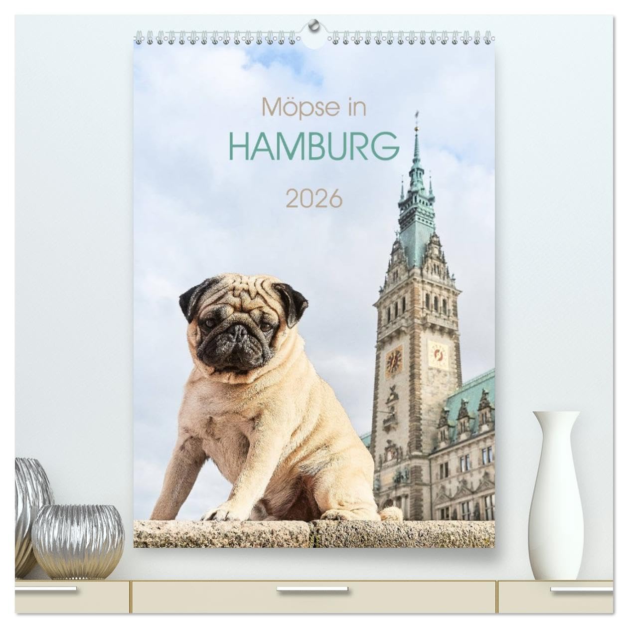 Möpse in Hamburg (hochwertiger Premium Wandkalender 2026 DIN A2 hoch), Kunstdruck in Hochglanz: Sightseeing mit dem Mops in Hamburg (CALVENDO Orte) Leisure, Home & Garden