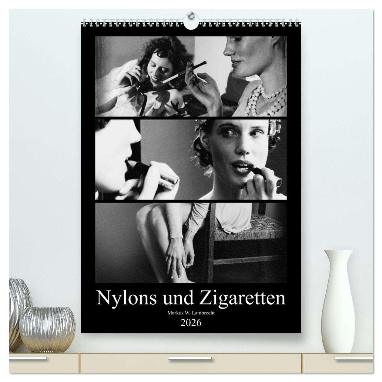 Nylons und Zigaretten (hochwertiger Premium Wandkalender 2026 DIN A2 hoch), Kunstdruck in Hochglanz: Das Porträt zweier moderner Frauen der Zwischenkriegszeit (CALVENDO Erotik) Calendars