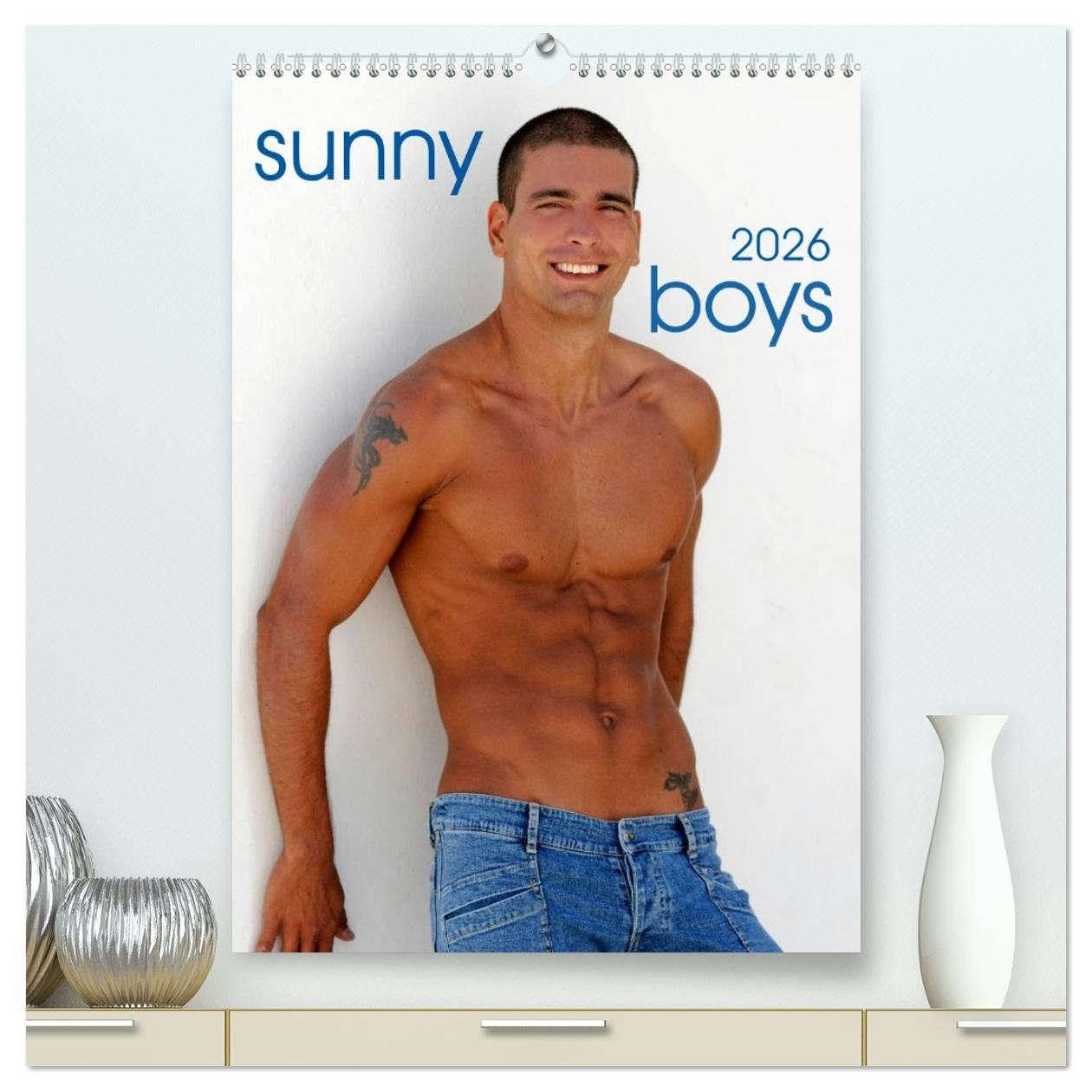 Sunny Boys (hochwertiger Premium Wandkalender 2026 DIN A2 hoch), Kunstdruck in Hochglanz: 12 sportliche Männermodels mit Temperament und der Sonne im Herzen (CALVENDO Erotik) Social Sciences