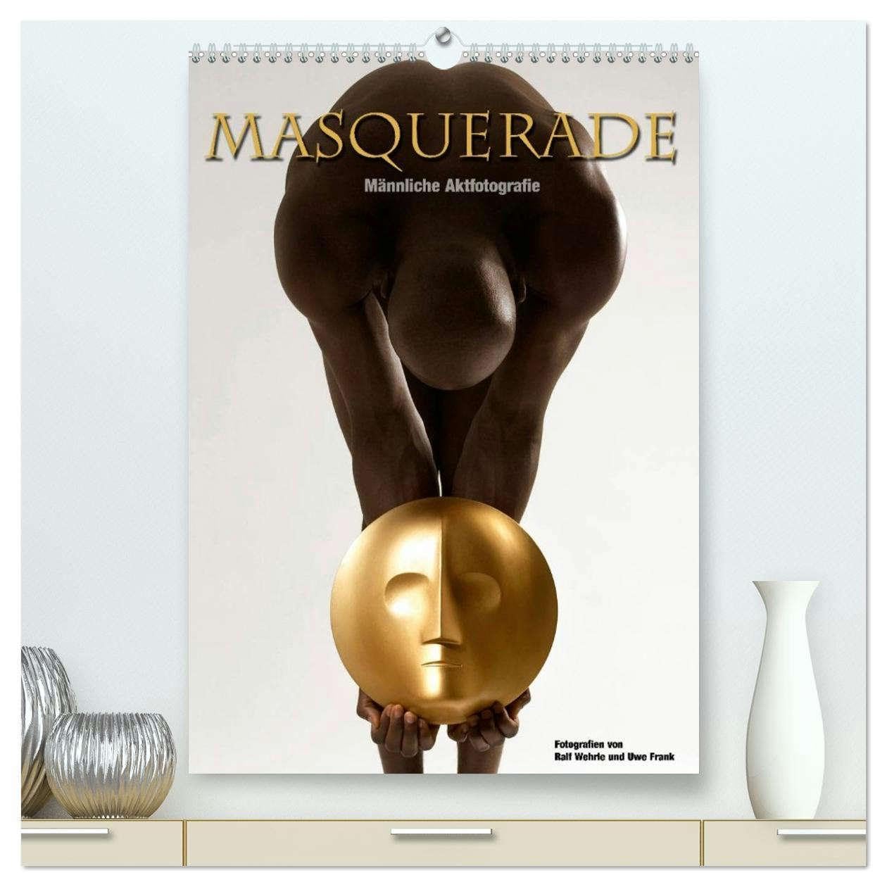 Masquerade - Männliche Aktfotografie (hochwertiger Premium Wandkalender 2026 DIN A2 hoch), Kunstdruck in Hochglanz: Ein Maskenspiel, dem sich die ... beiden Fotografen hingeben. (CALVENDO Erotik) Social Sciences