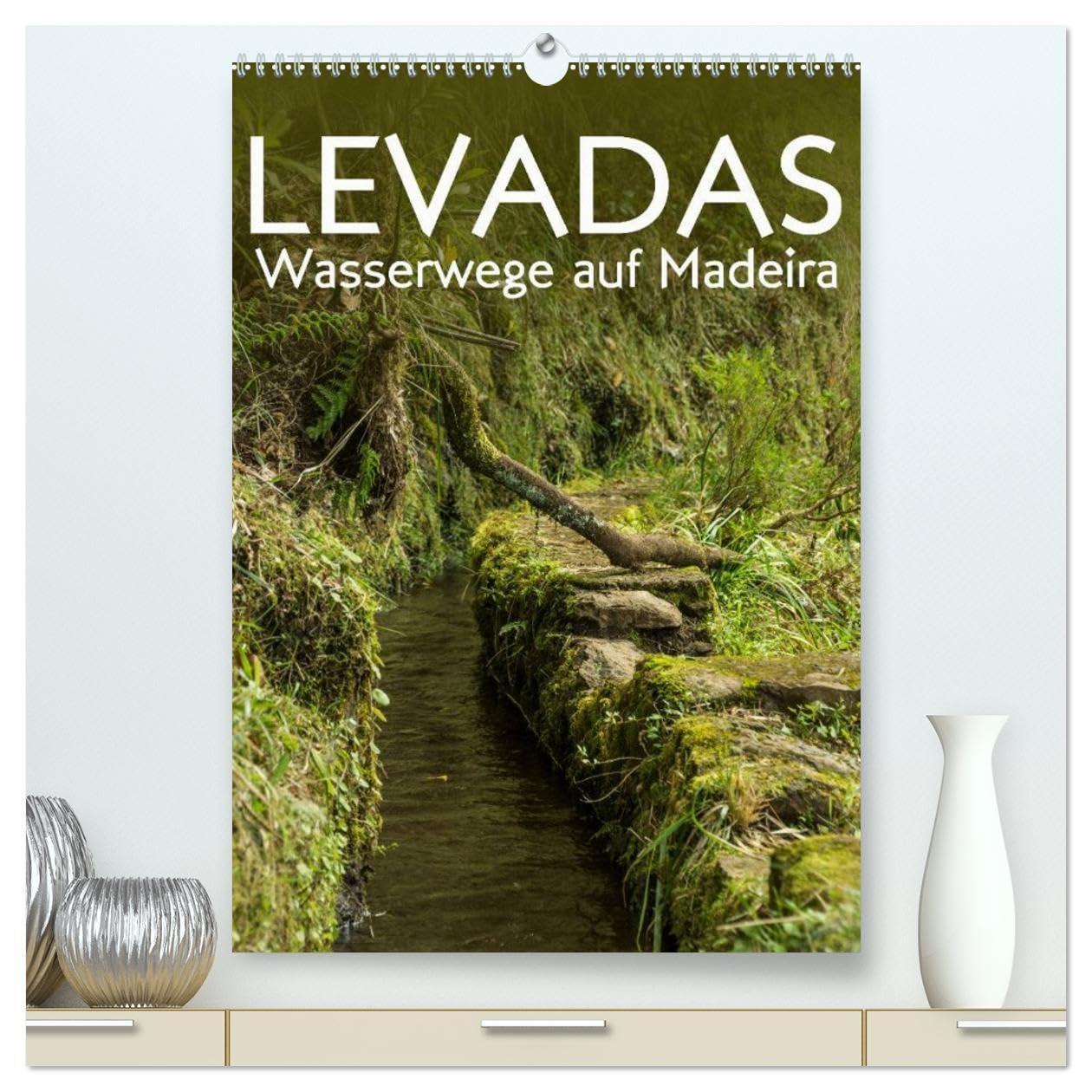 Levadas - Wasserwege auf Madeira (hochwertiger Premium Wandkalender 2026 DIN A2 hoch), Kunstdruck in Hochglanz: Wandern entlang der Levadas im Madeirischen Urwald (CALVENDO Orte) Film, Art & Culture