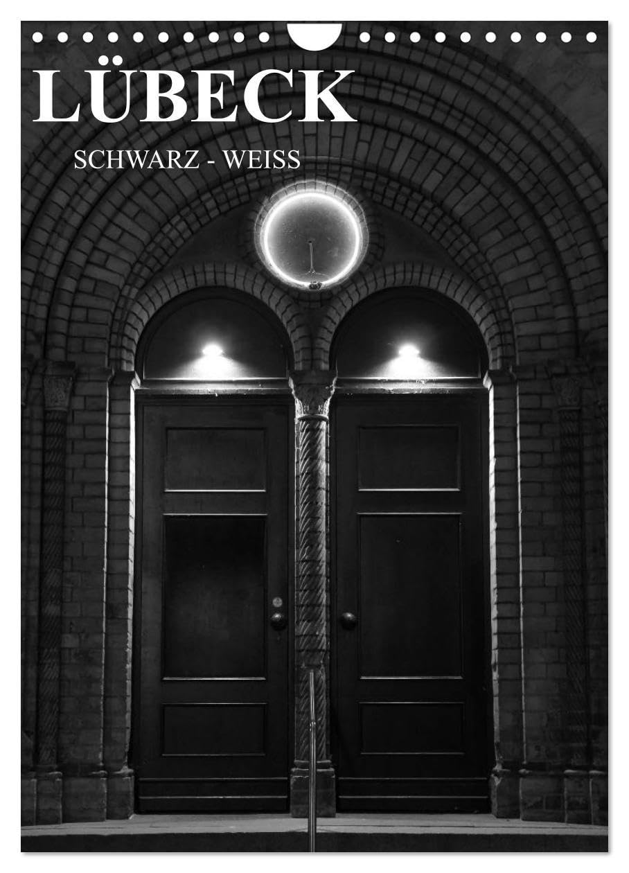 Lübeck schwarz-weiß (Wandkalender 2026 DIN A4 hoch), CALVENDO Monatskalender: Lassen Sie sich von Lübeck verzaubern, in schwarz-weiß. (CALVENDO Orte) Leisure, Home & Garden