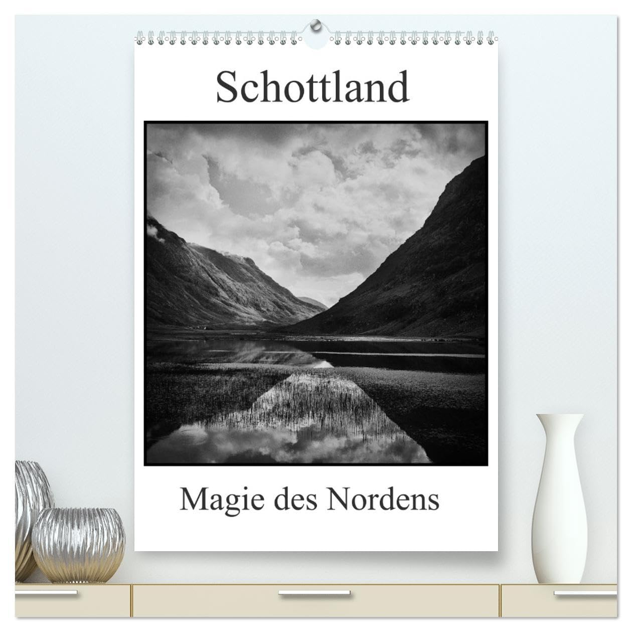 Schottland Magie des Nordens (hochwertiger Premium Wandkalender 2026 DIN A2 hoch), Kunstdruck in Hochglanz: Schottlands einzigartige Landschaft in eindrucksvollen schwarz-weiß Fotos (CALVENDO Orte) Photography