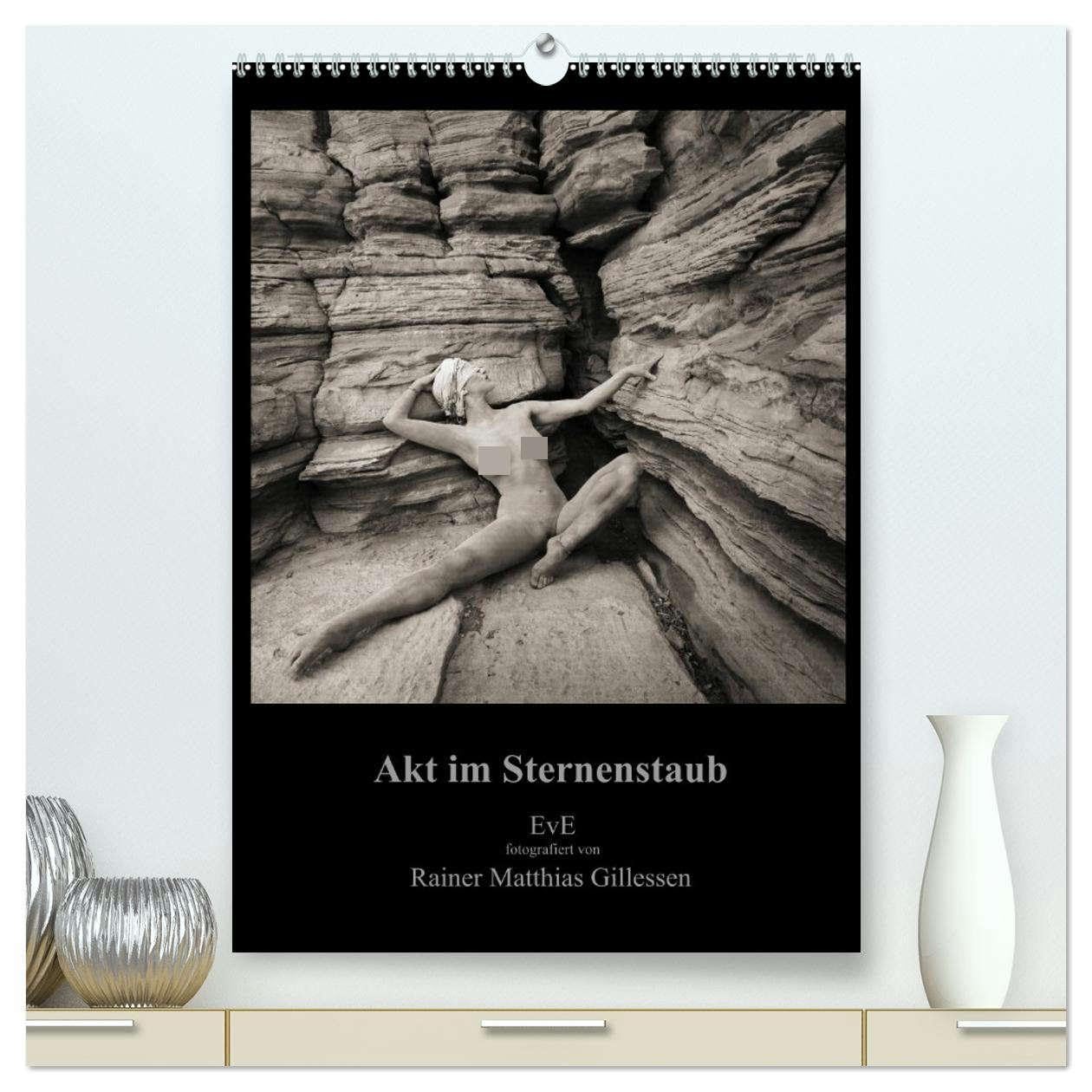 Akt im Sternenstaub EvE fotografiert von Rainer Matthias Gillessen (hochwertiger Premium Wandkalender 2026 DIN A2 hoch), Kunstdruck in Hochglanz: AKT Kalender von RMG und EVE (CALVENDO Erotik) Calendars