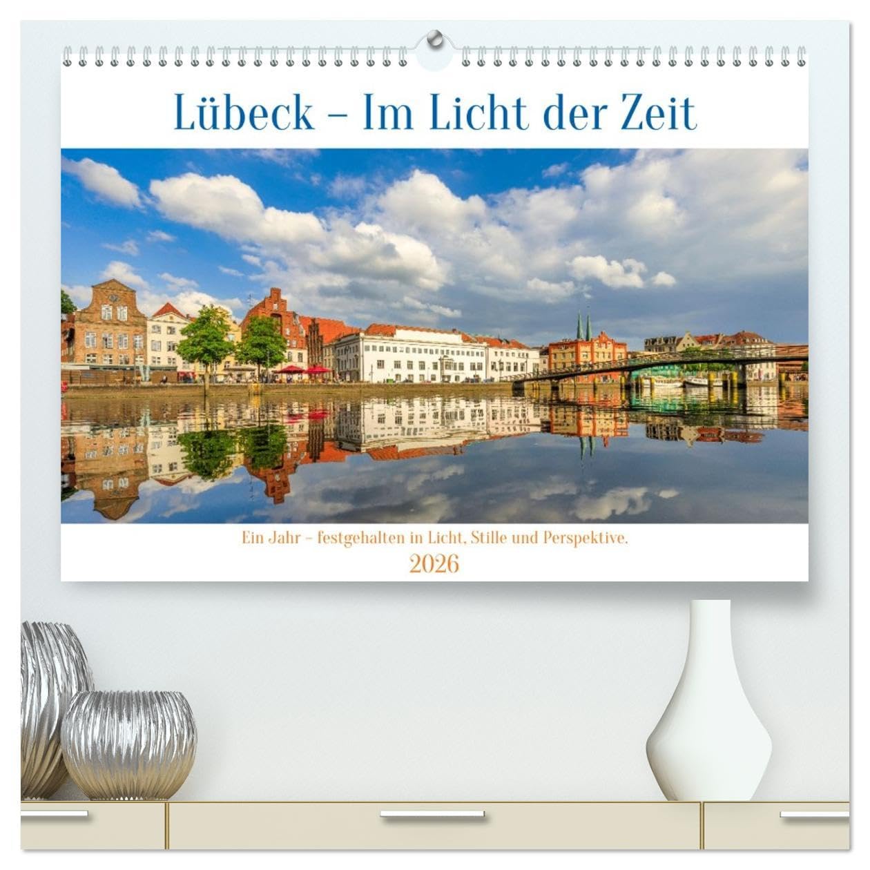 Lübeck – Im Licht der Zeit (hochwertiger Premium Wandkalender 2026 DIN A2 quer), Kunstdruck in Hochglanz: Ein künstlerischer Jahreskalender mit 12 ... Licht, Ruhe und Perspektive. (CALVENDO Orte) Film, Art & Culture
