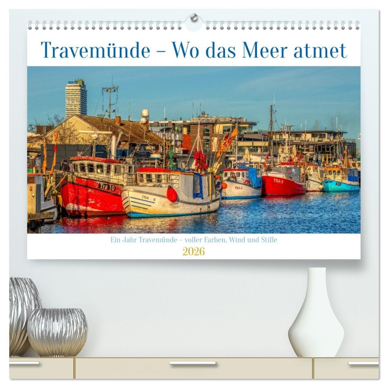 Travemünde – Wo das Meer atmet (hochwertiger Premium Wandkalender 2026 DIN A2 quer), Kunstdruck in Hochglanz: Ein atmosphärischer Kalender mit zwölf ... den Blick auf das Meer – Mona (CALVENDO Orte) Social Sciences