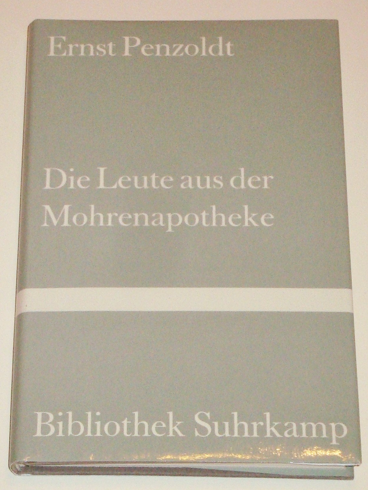 Die Leute aus der Mohrenapotheke. Roman (Bibliothek Suhrkamp) Books