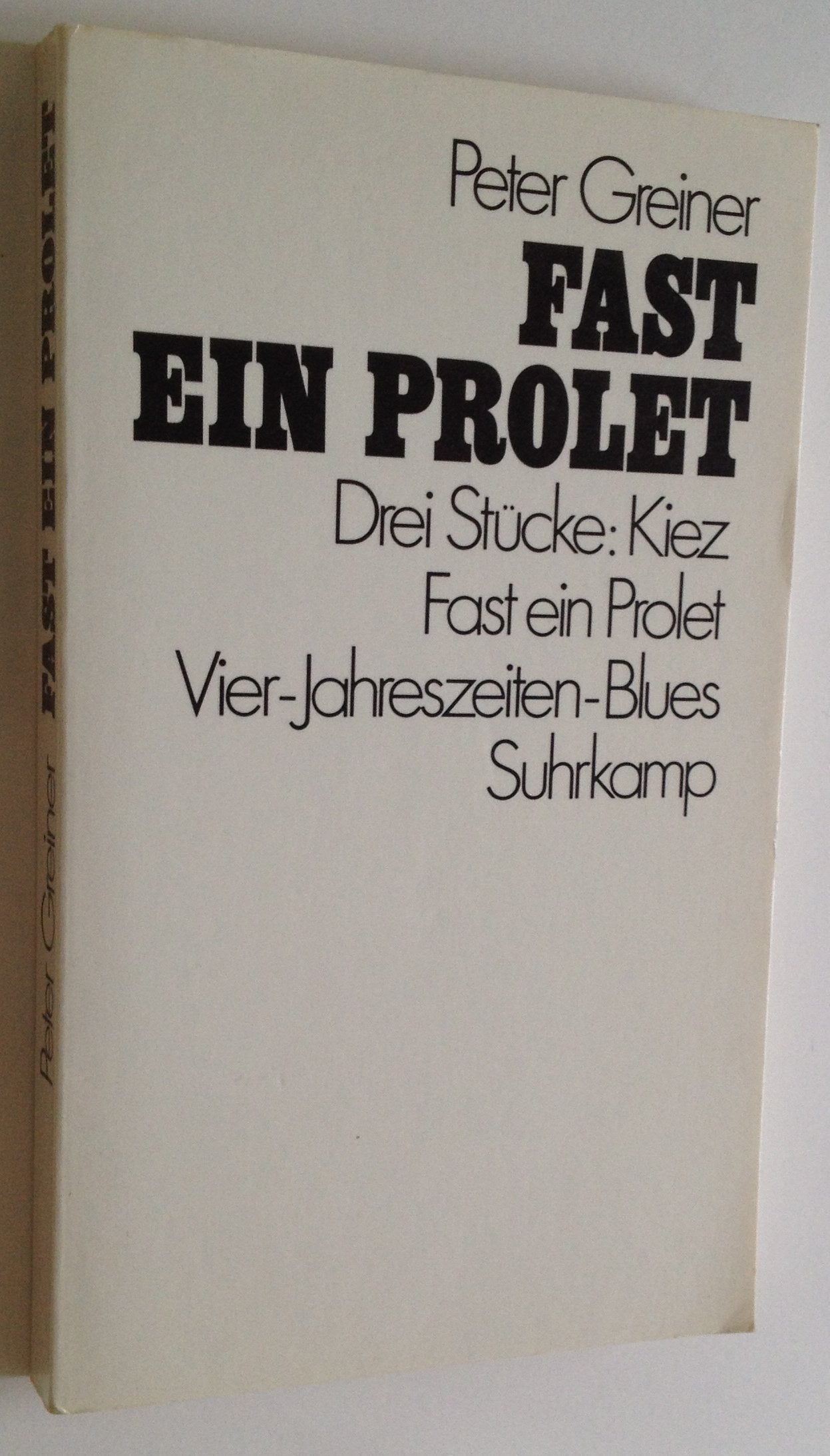 Fast ein Prolet: Drei Stücke: "Kiez", "Fast ein Prolet", "Vier Jahreszeiten-Blues" Books