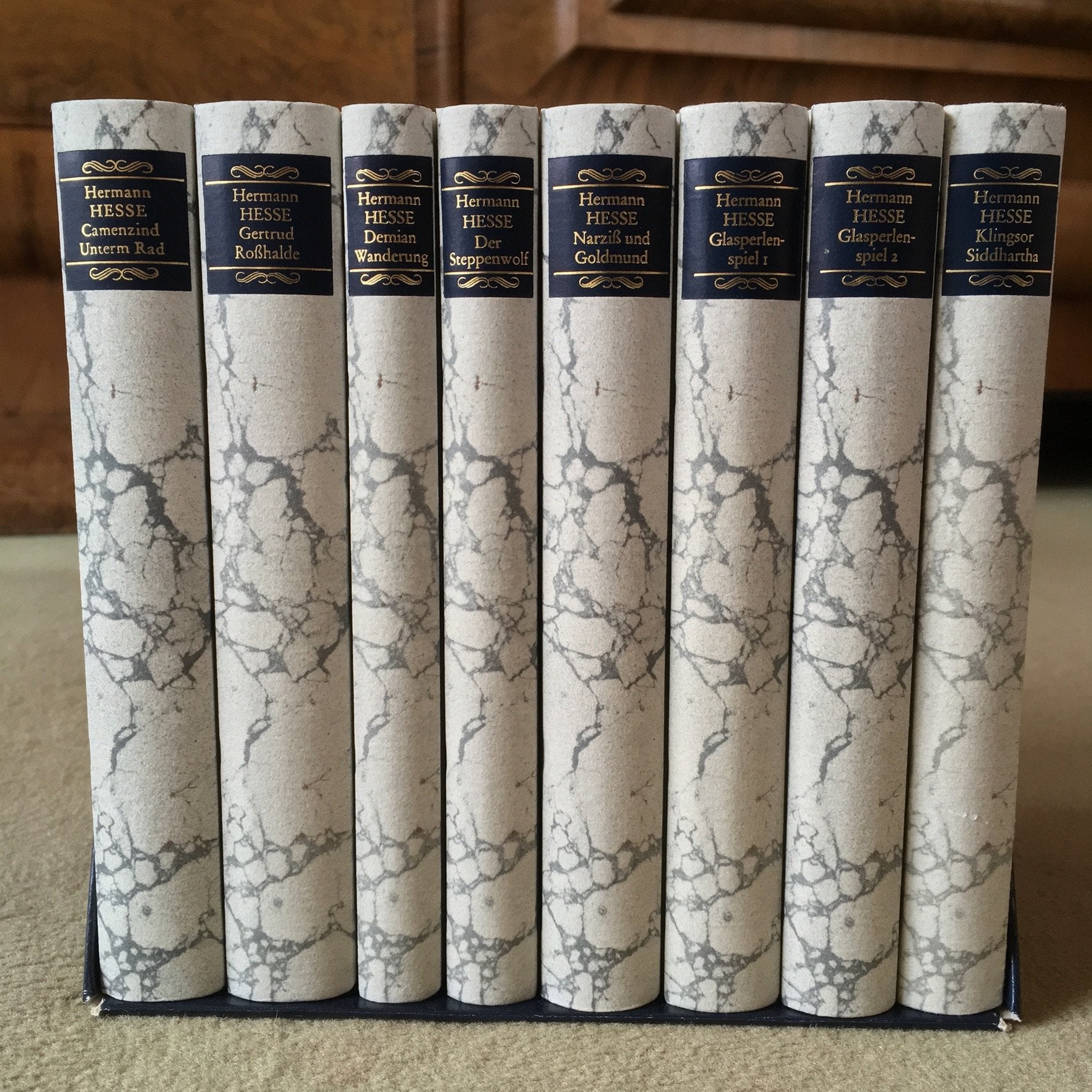 Die Romane und die Großen Erzählungen, Jubiläumsausgabe, 8 Bde.: Band 1: Peter Camenzind. Band 2: Gertrud. Band 3: Demian. Band 4: Klein und Wagner. ... 1. Band 8: Das Glasperlenspiel 2 Contemporary literature Books