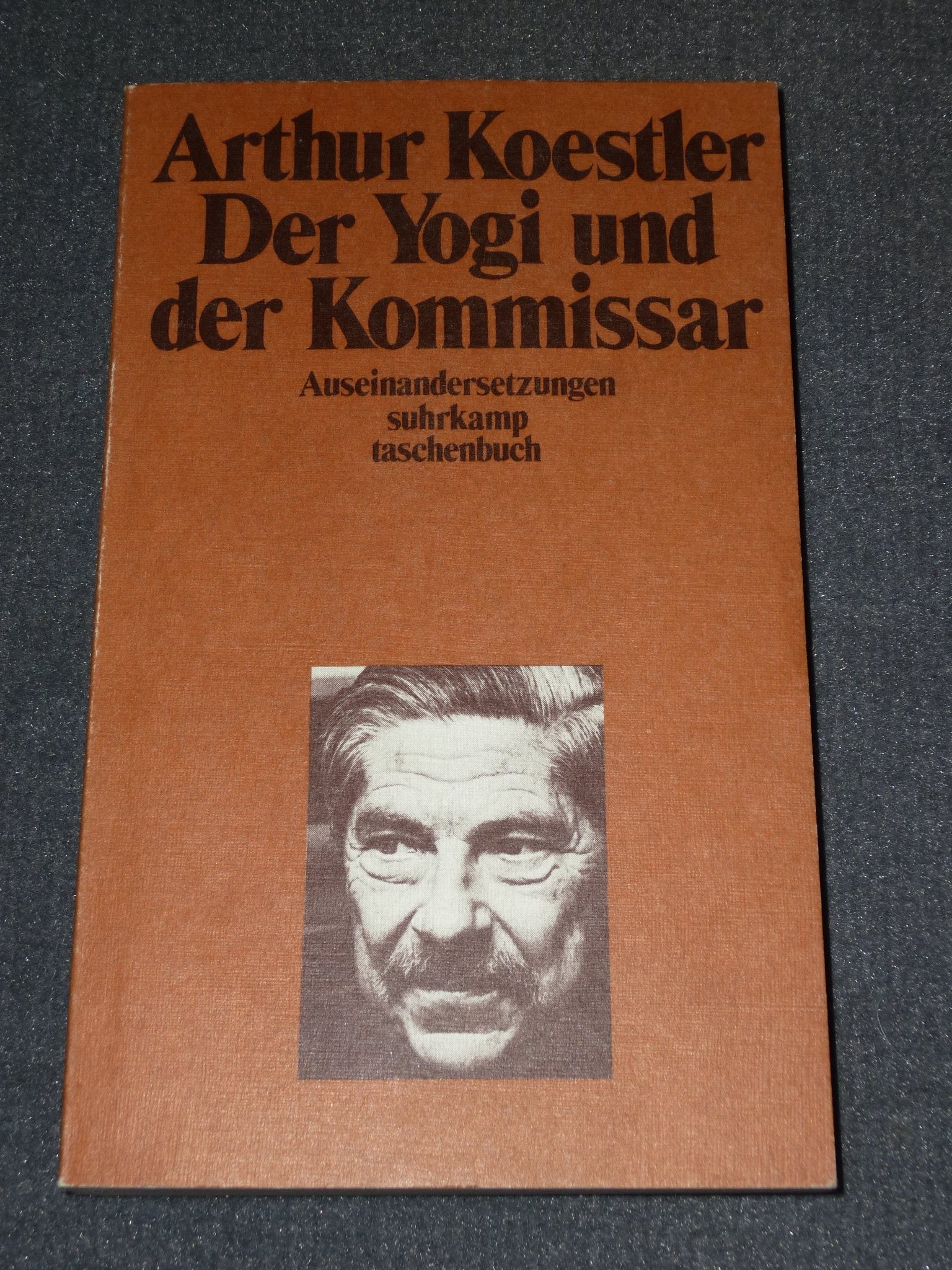 Der Yogi und der Kommissar.: Auseinandersetzungen. (Suhrkamp Taschenbücher) Books